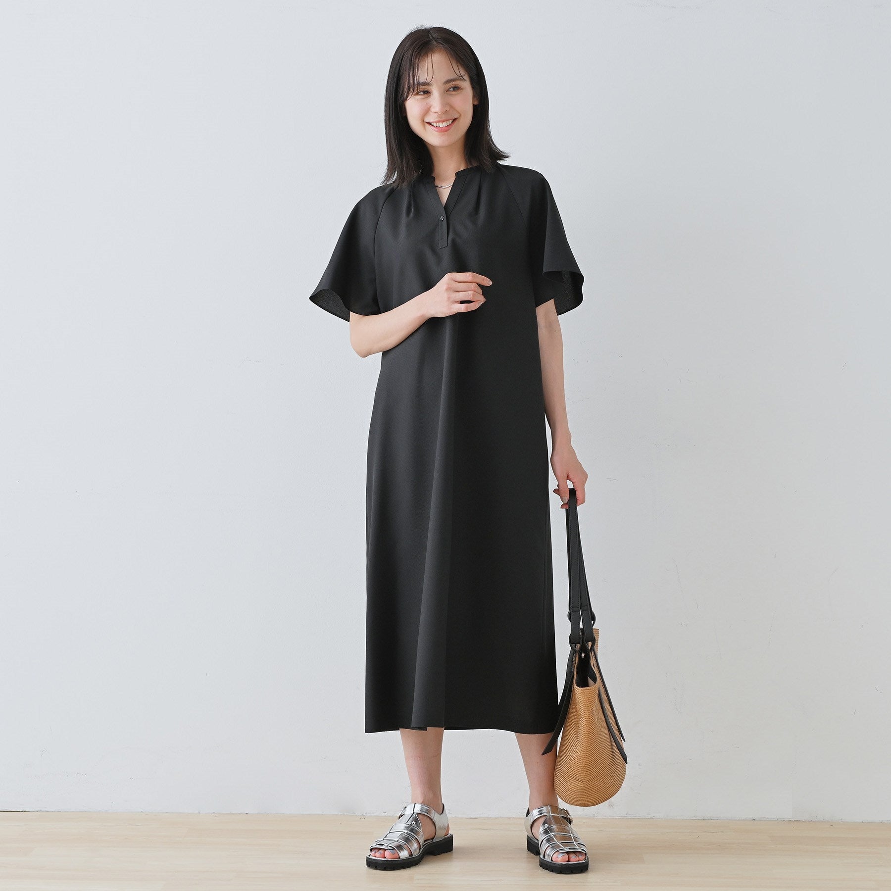 インディヴィ INDIVI 【しわになりにくい】麻調ストレートラインワンピース （ライトベージュ(051)） ライトベージュ(051)