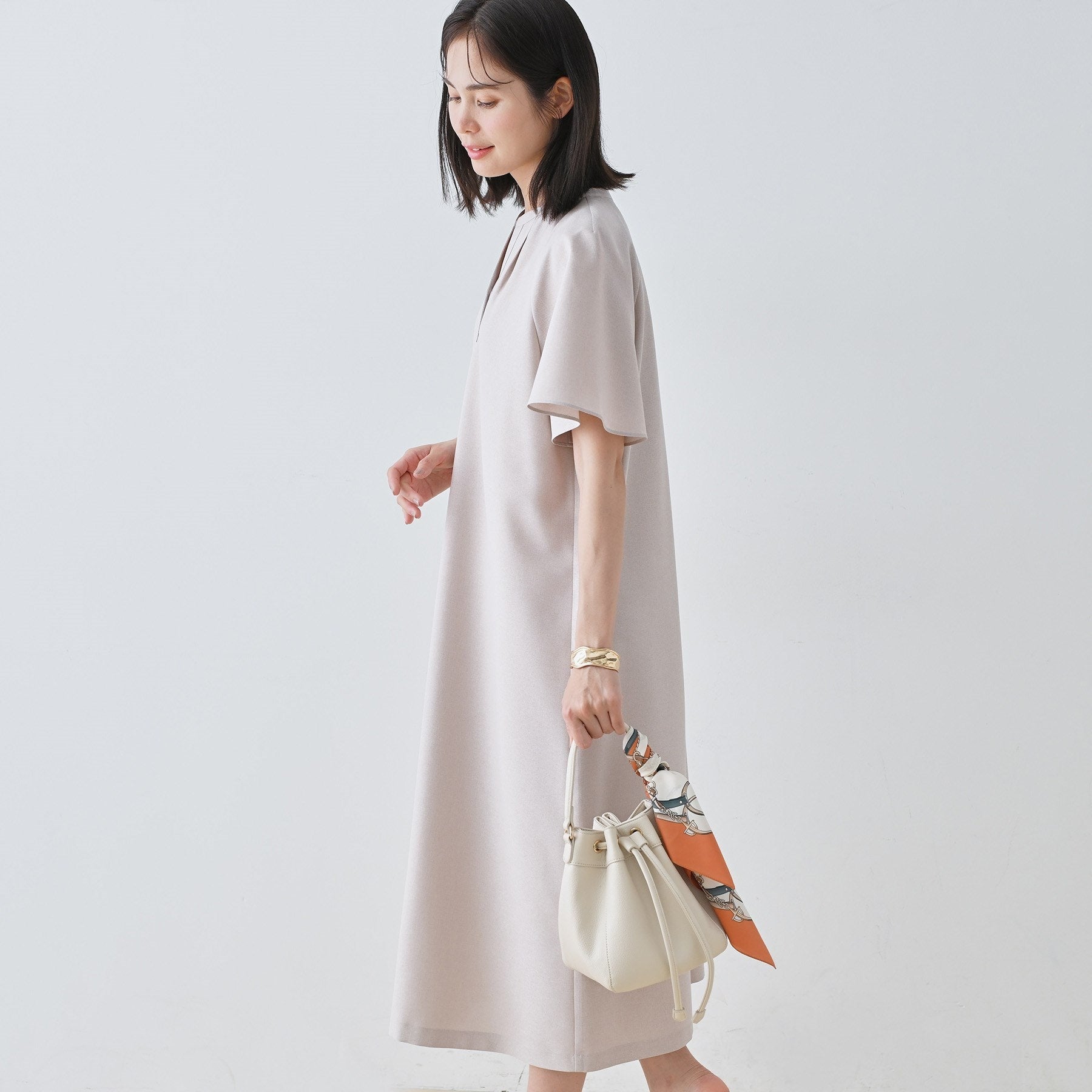インディヴィ INDIVI 【しわになりにくい】麻調ストレートラインワンピース （ライトベージュ(051)） ライトベージュ(051)
