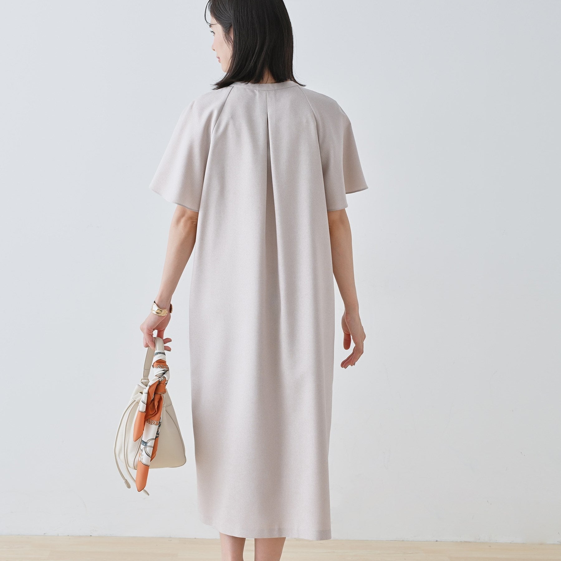 インディヴィ INDIVI 【しわになりにくい】麻調ストレートラインワンピース （ライトベージュ(051)） ライトベージュ(051)