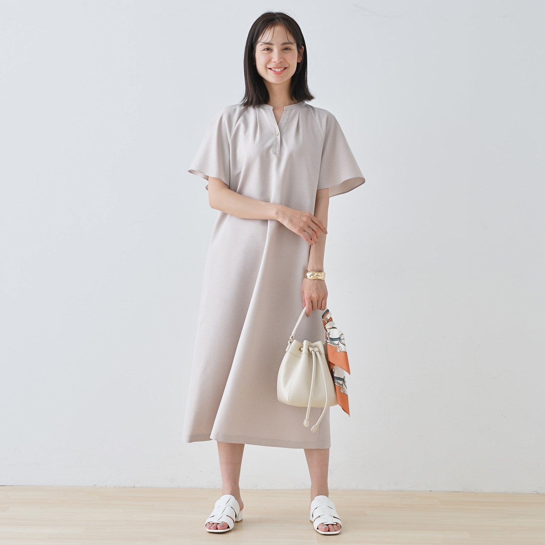 インディヴィ INDIVI 【しわになりにくい】麻調ストレートラインワンピース （ライトベージュ(051)） ライトベージュ(051)