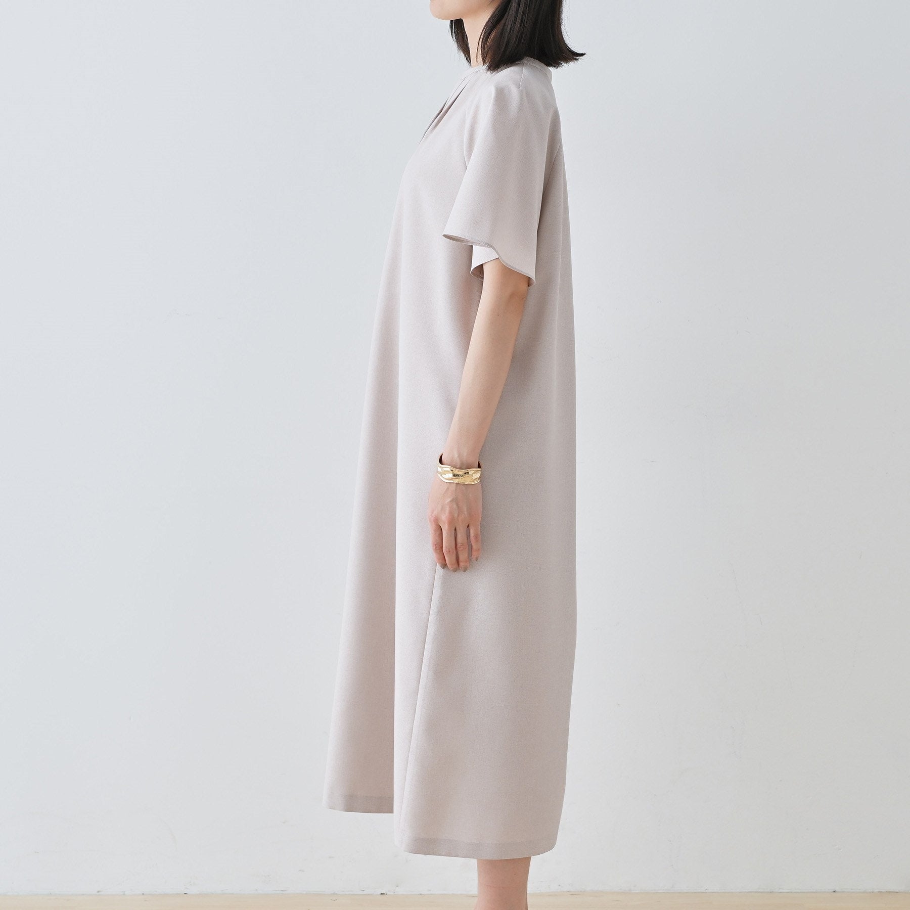 インディヴィ INDIVI 【しわになりにくい】麻調ストレートラインワンピース （ライトベージュ(051)） ライトベージュ(051)
