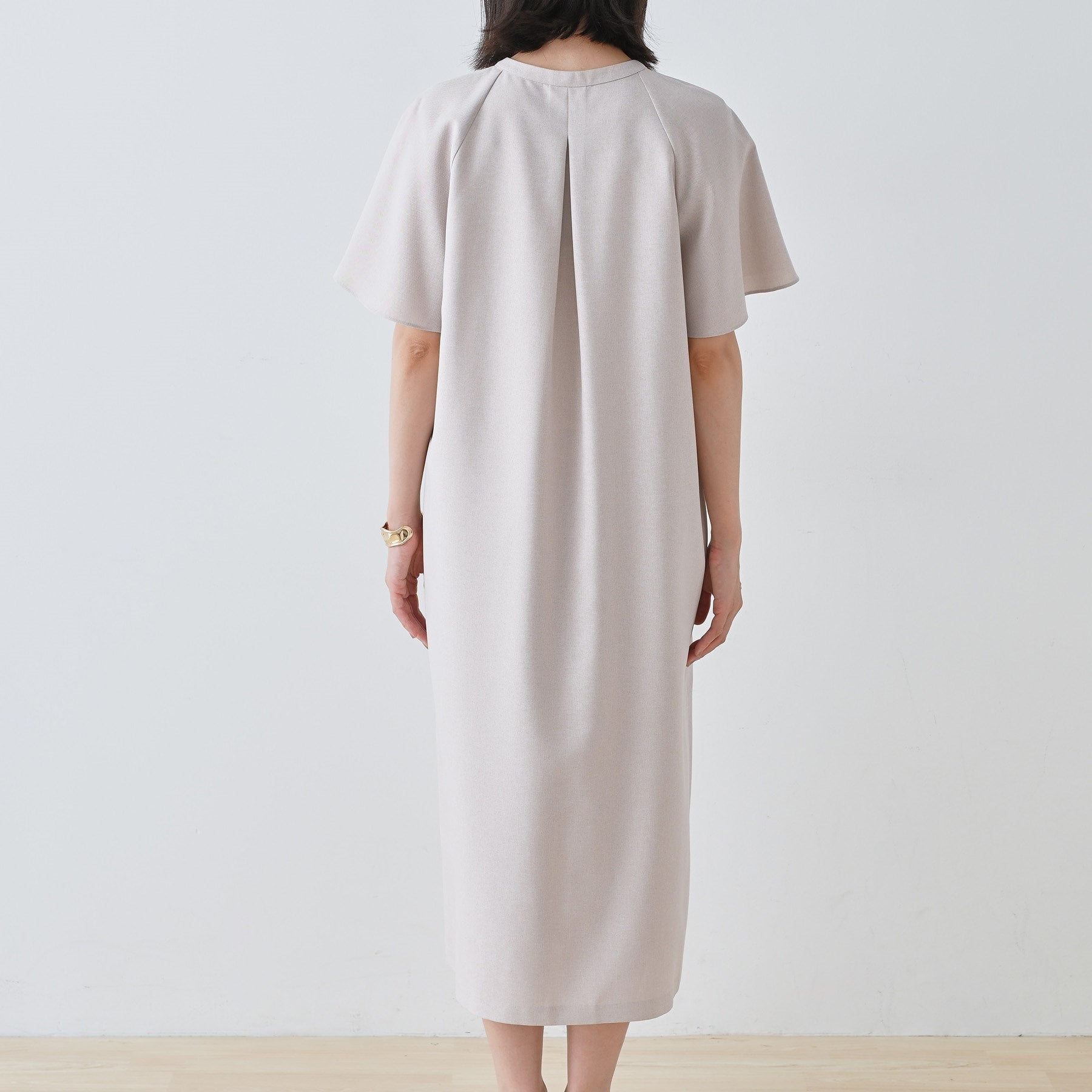 インディヴィ INDIVI 【しわになりにくい】麻調ストレートラインワンピース （ライトベージュ(051)） ライトベージュ(051)