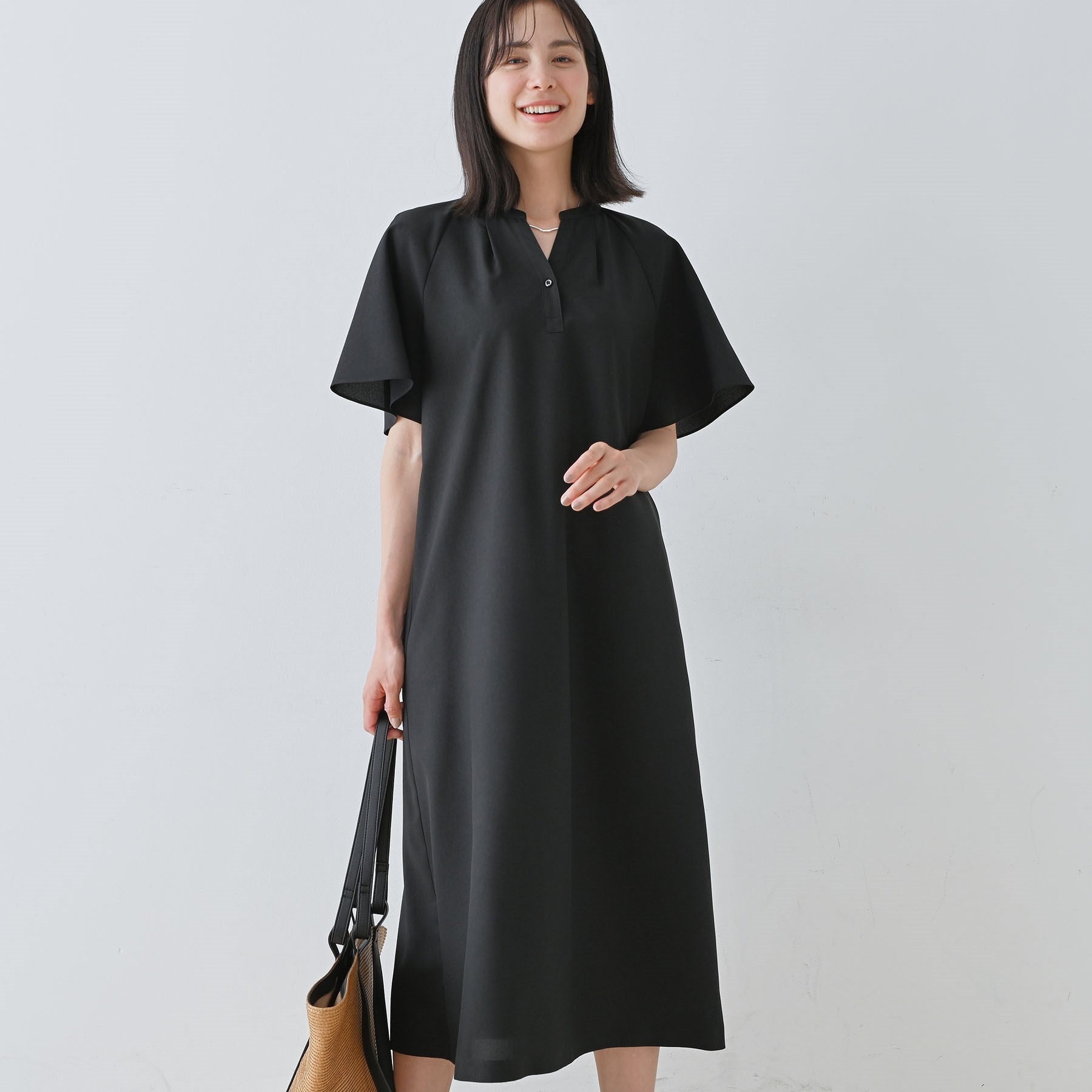 インディヴィ INDIVI 【しわになりにくい】麻調ストレートラインワンピース （ブラック(019)） ブラック(019)