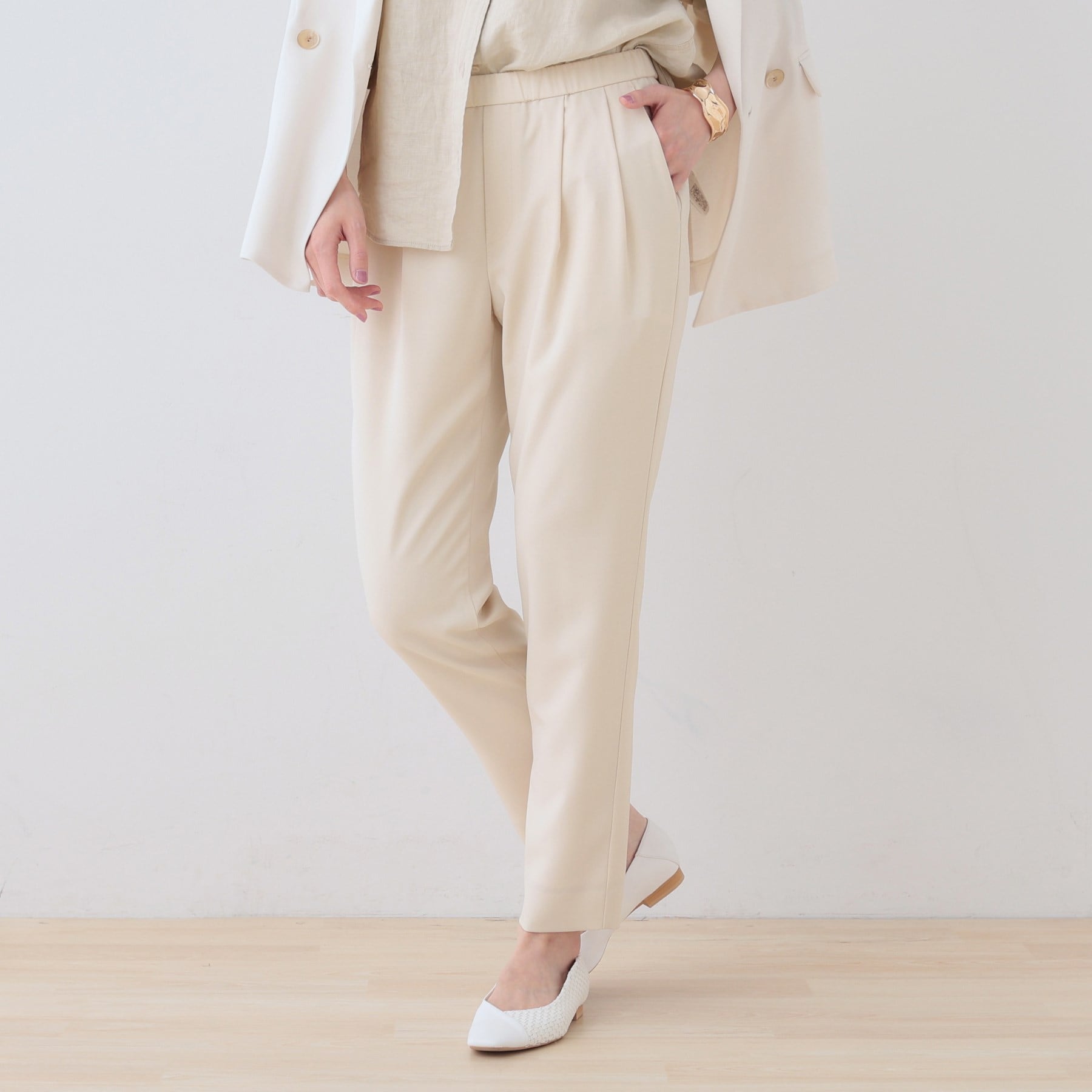 インディヴィ INDIVI 【洗える／ストレッチ】タックテーパードパンツ （ライトベージュ(051)） ライトベージュ(051)