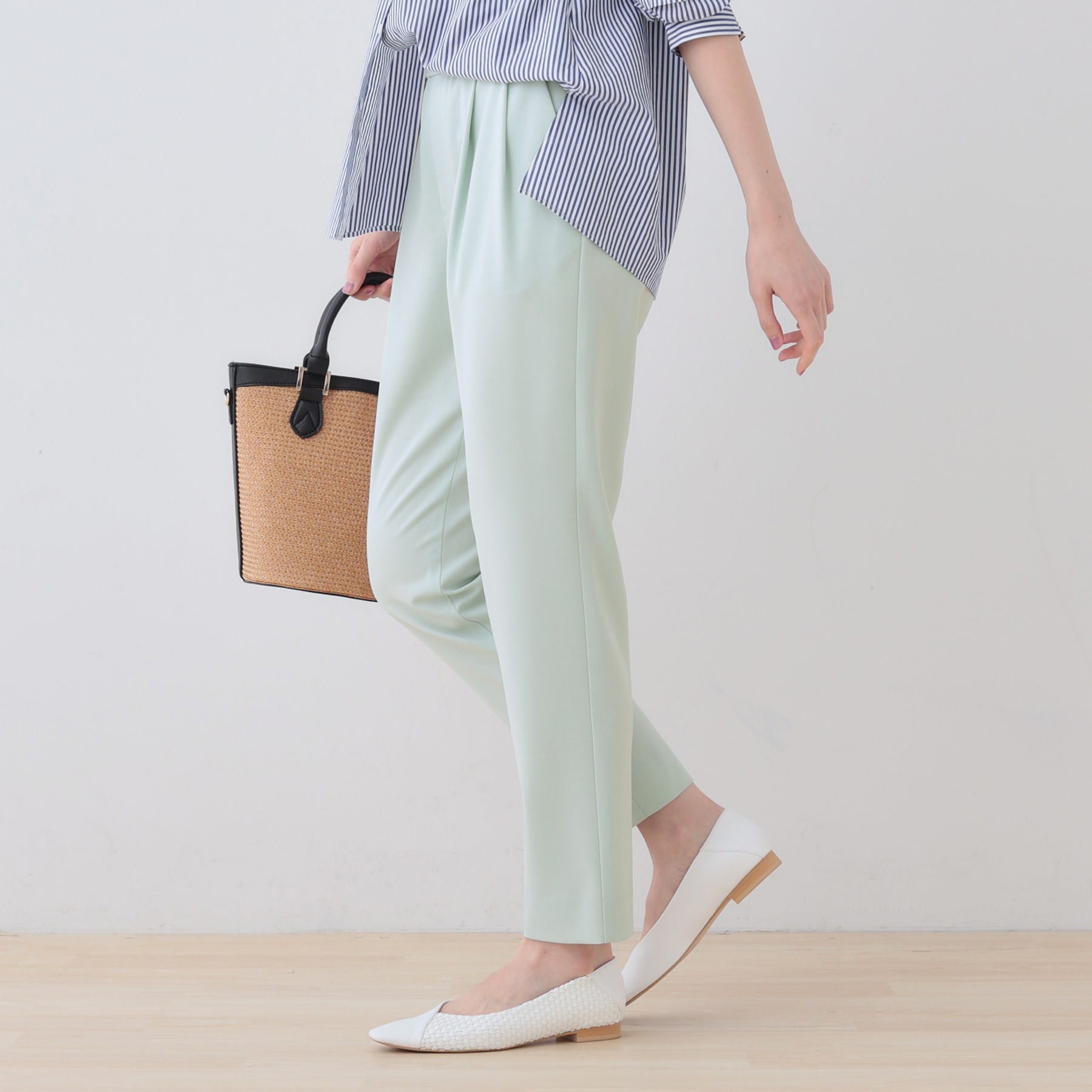 インディヴィ INDIVI 【洗える／ストレッチ】タックテーパードパンツ （ライトベージュ(051)） ライトベージュ(051)