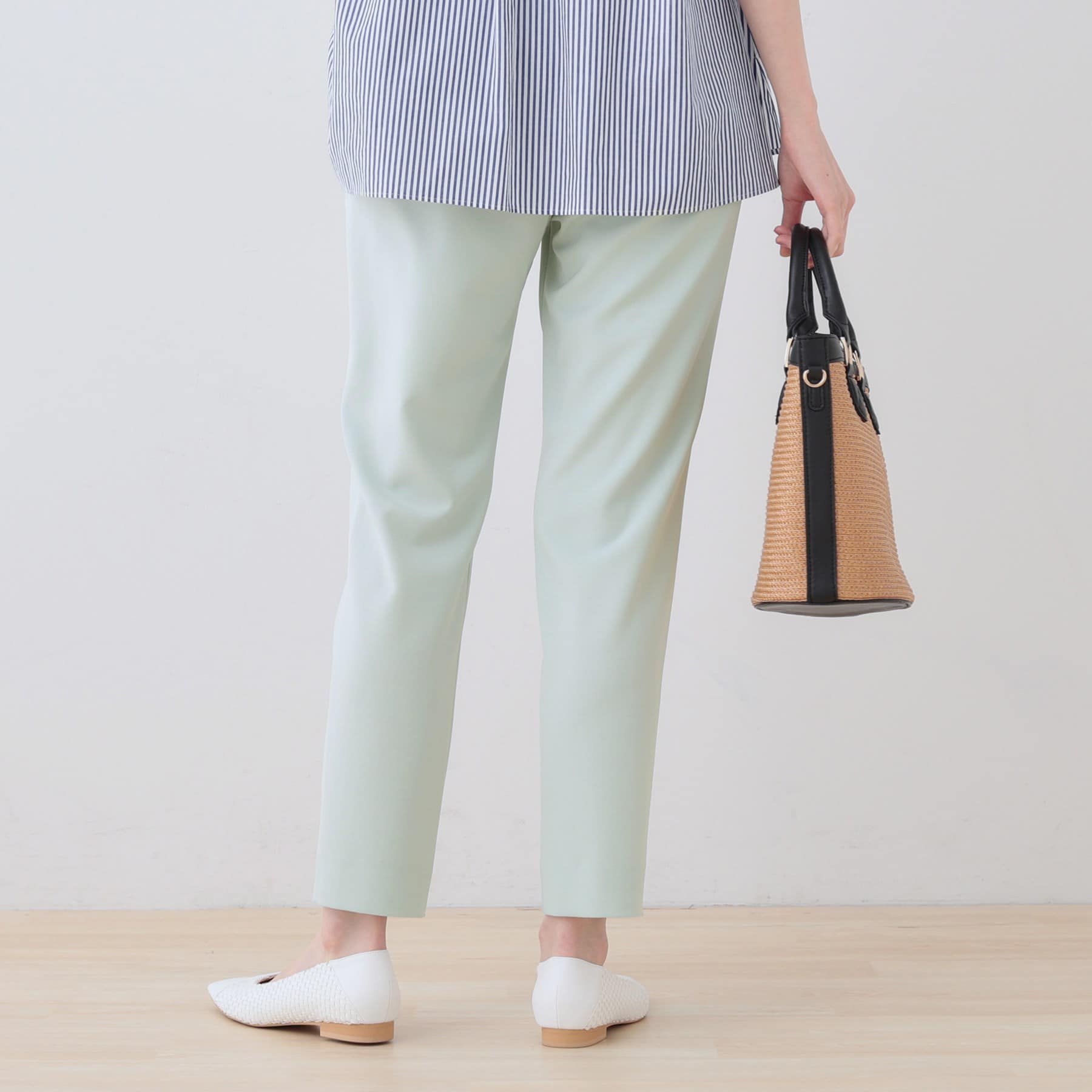 インディヴィ INDIVI 【洗える／ストレッチ】タックテーパードパンツ （ライトベージュ(051)） ライトベージュ(051)