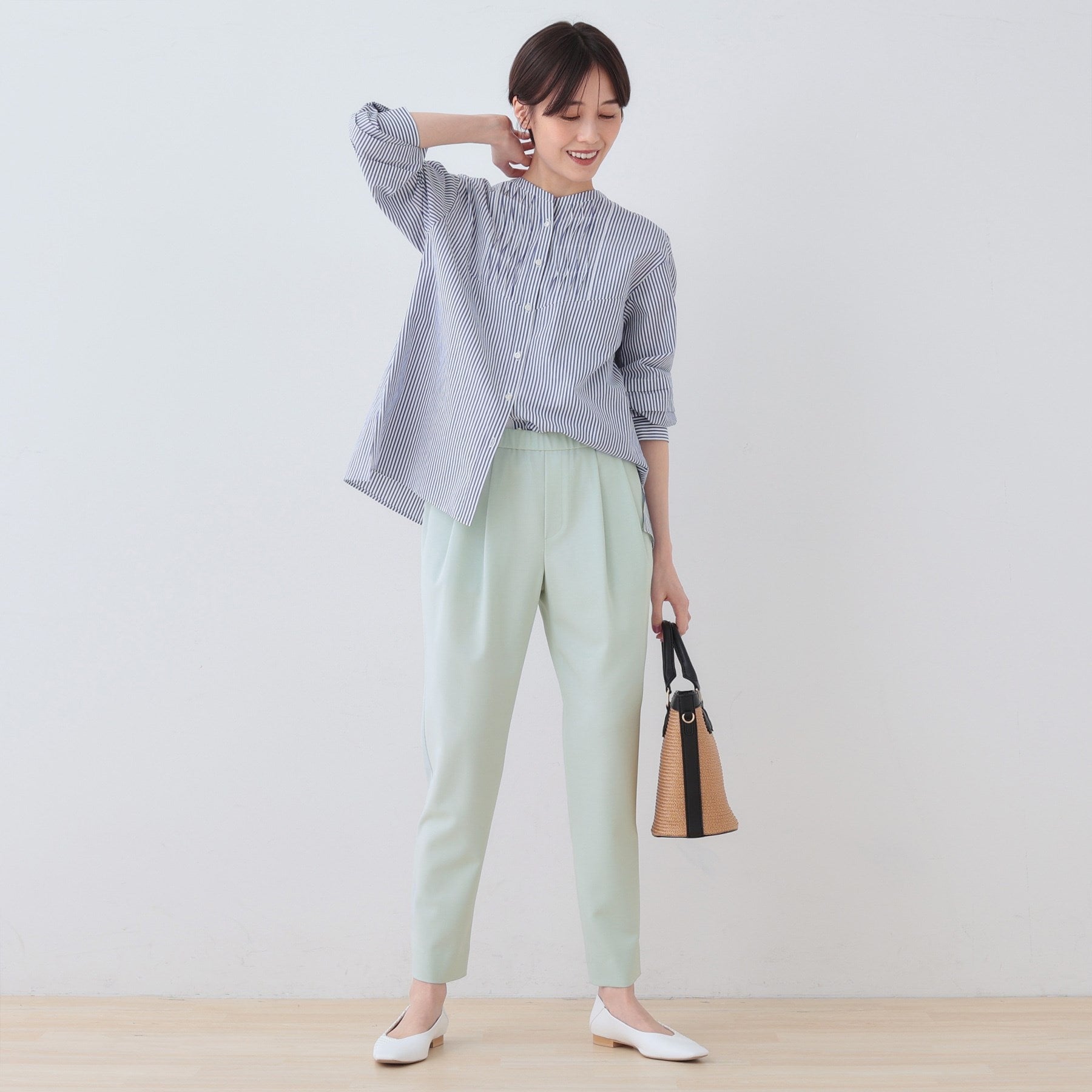 インディヴィ INDIVI 【洗える／ストレッチ】タックテーパードパンツ （ライトベージュ(051)） ライトベージュ(051)