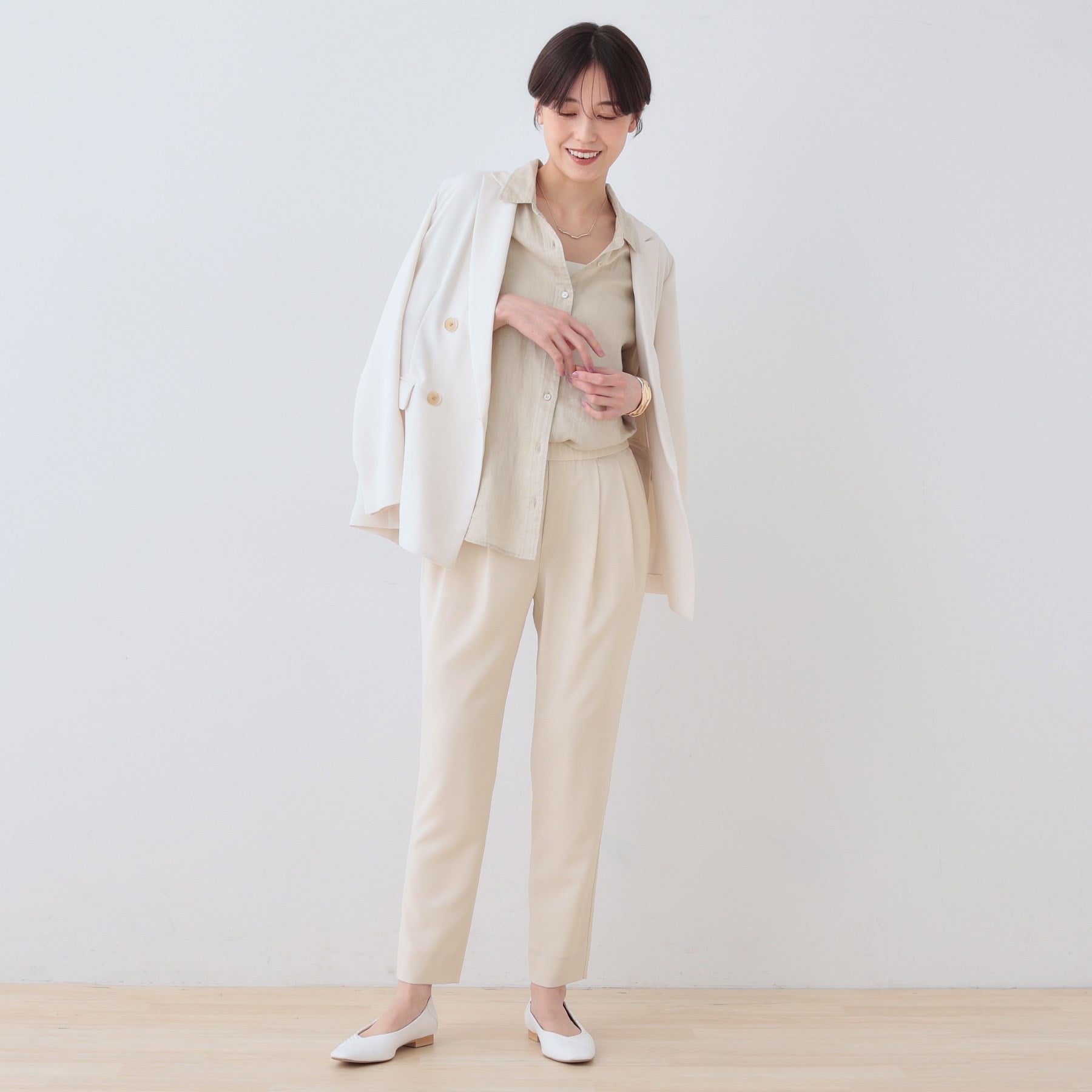 インディヴィ INDIVI 【洗える／ストレッチ】タックテーパードパンツ （ライトベージュ(051)） ライトベージュ(051)