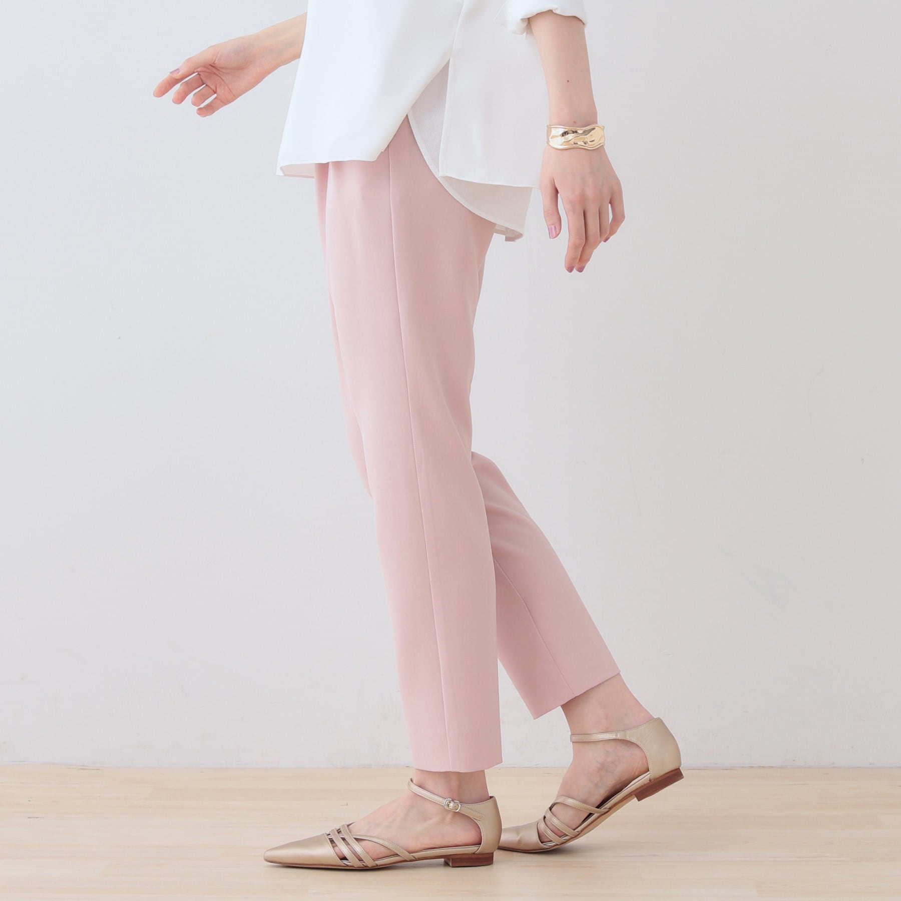 インディヴィ INDIVI 【洗える／ストレッチ】タックテーパードパンツ （ライトベージュ(051)） ライトベージュ(051)