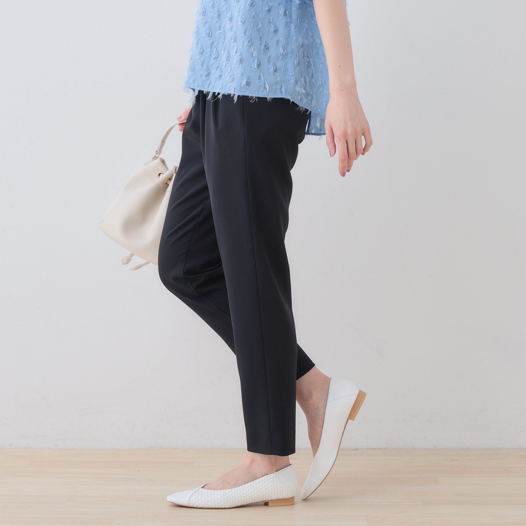 インディヴィ INDIVI 【洗える／ストレッチ】タックテーパードパンツ （ライトベージュ(051)） ライトベージュ(051)