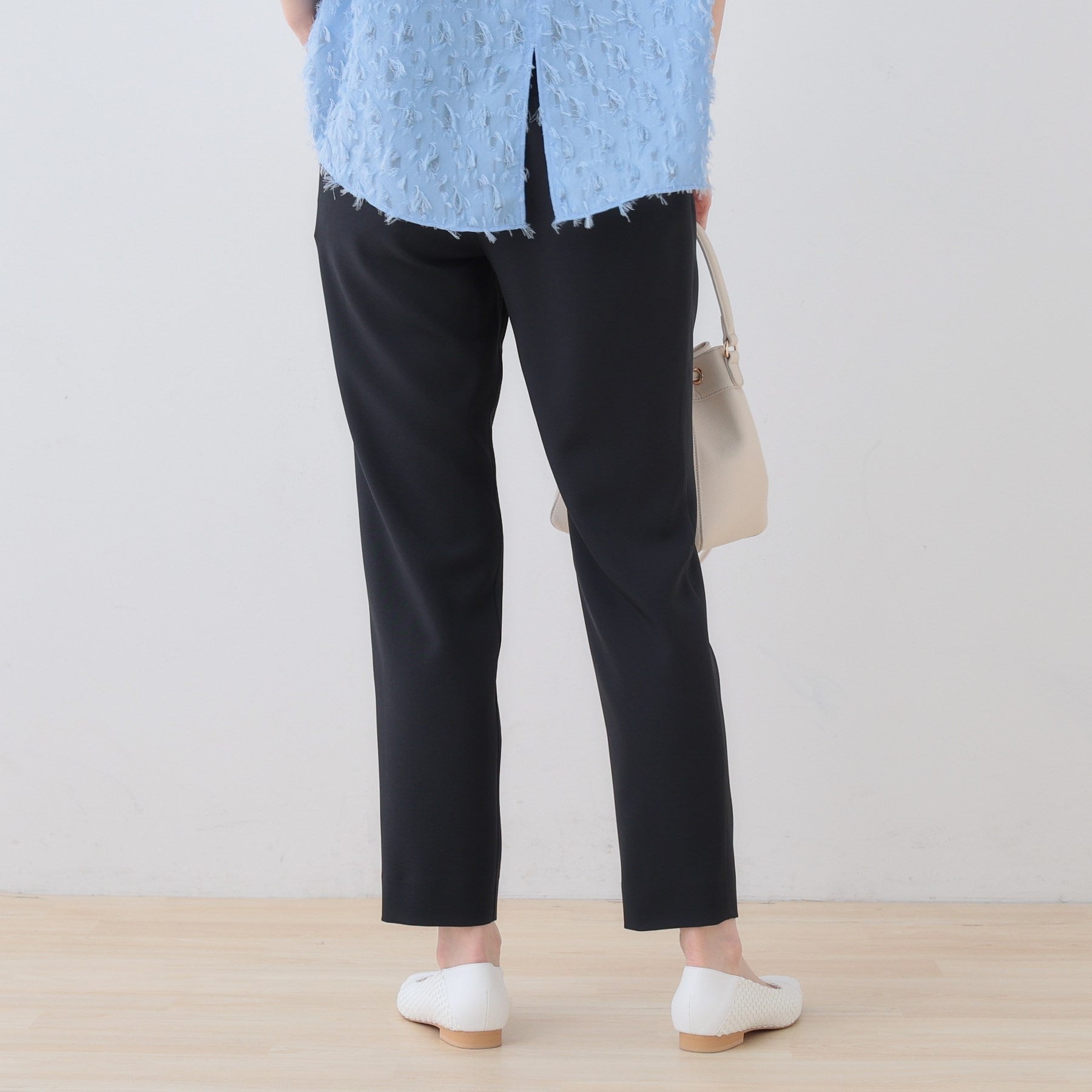 インディヴィ INDIVI 【洗える／ストレッチ】タックテーパードパンツ （ライトベージュ(051)） ライトベージュ(051)