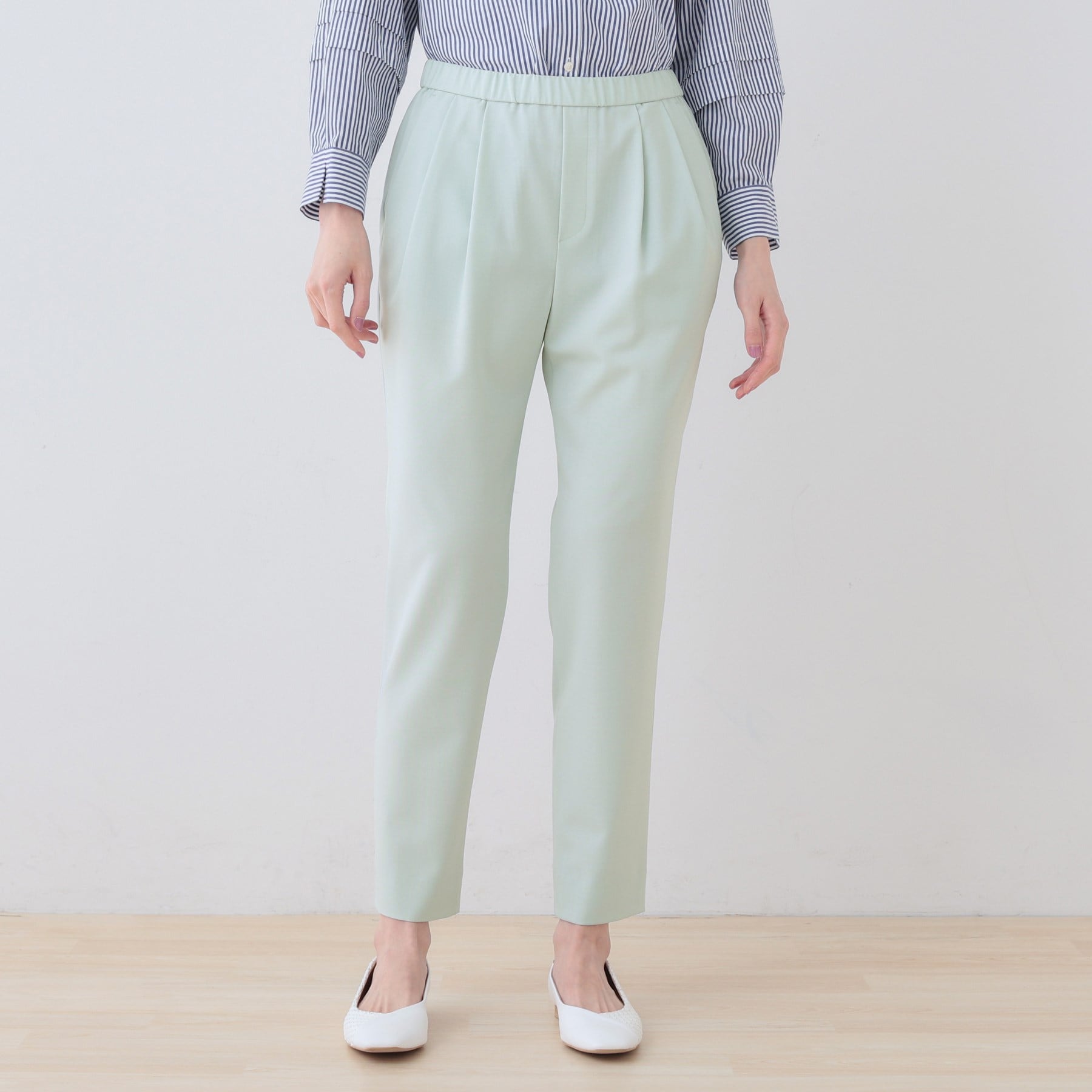 インディヴィ INDIVI 【洗える／ストレッチ】タックテーパードパンツ （ライトベージュ(051)） ライトベージュ(051)