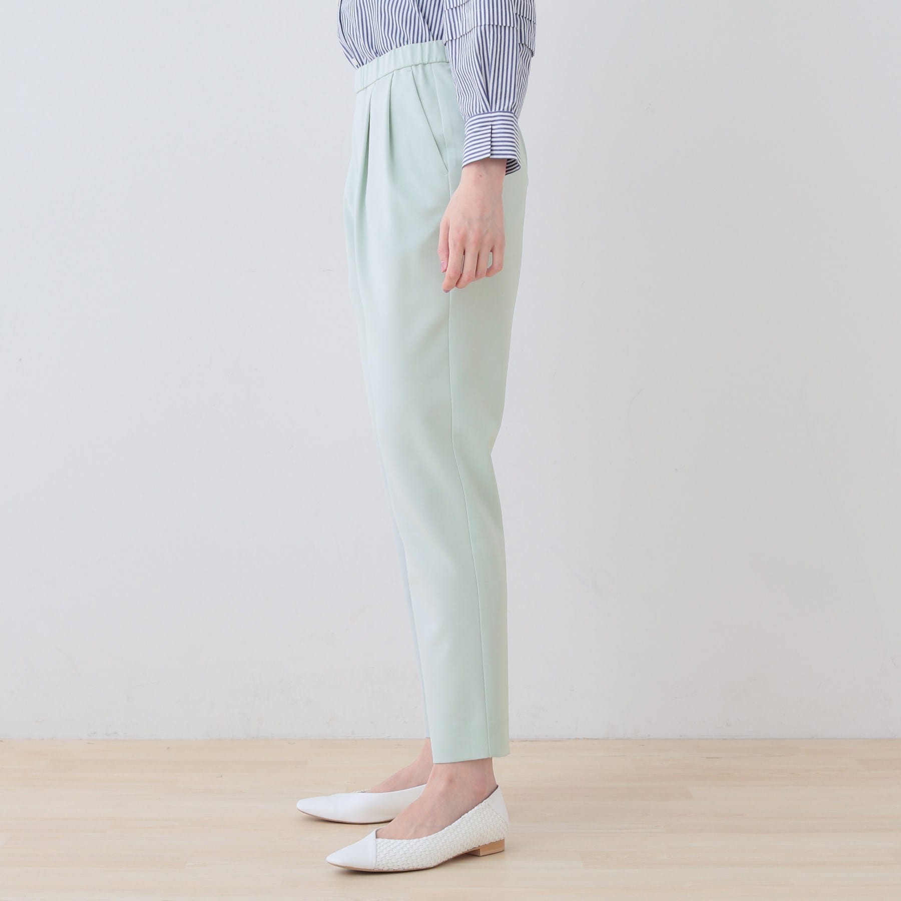 インディヴィ INDIVI 【洗える／ストレッチ】タックテーパードパンツ （ライトベージュ(051)） ライトベージュ(051)