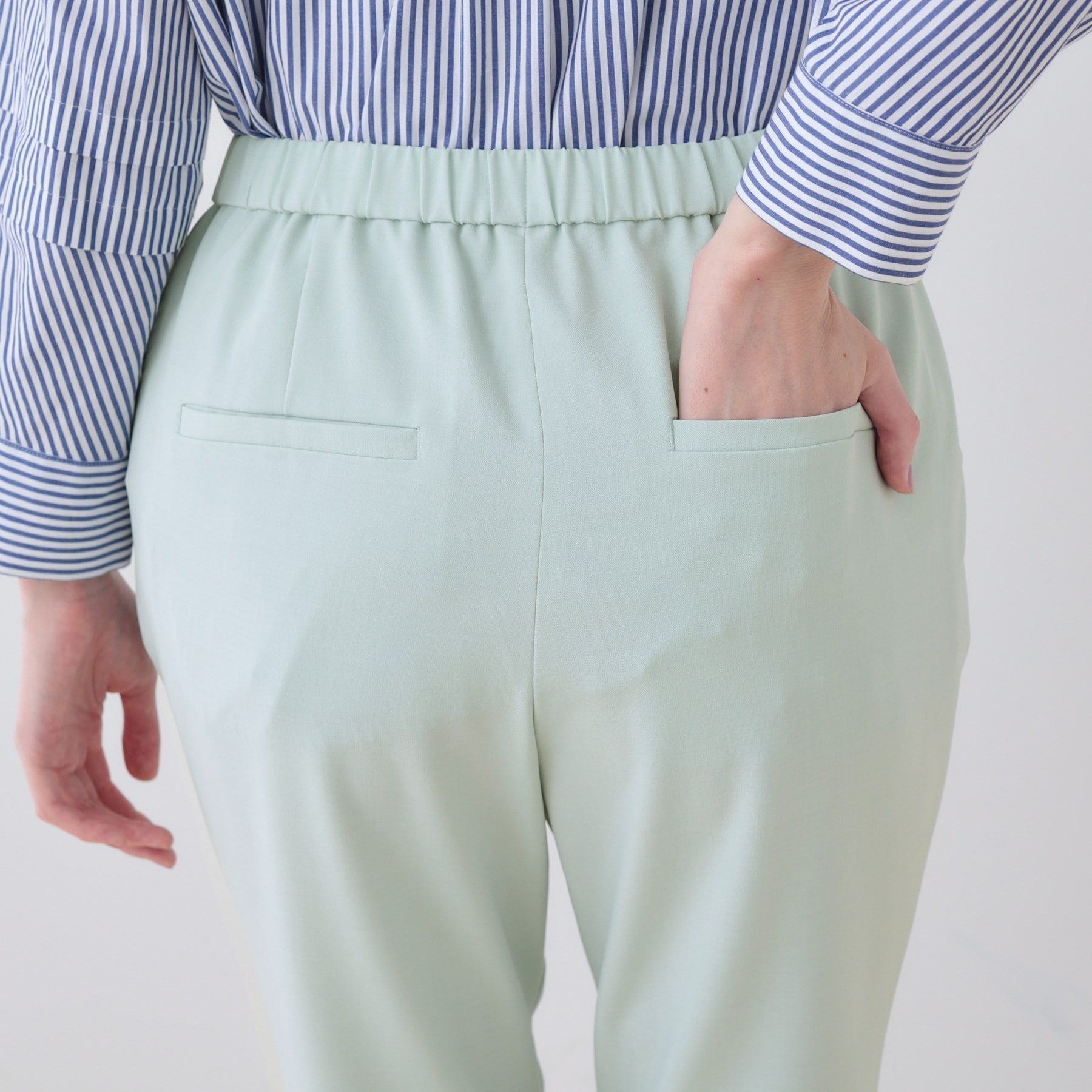 インディヴィ INDIVI 【洗える／ストレッチ】タックテーパードパンツ （ライトベージュ(051)） ライトベージュ(051)