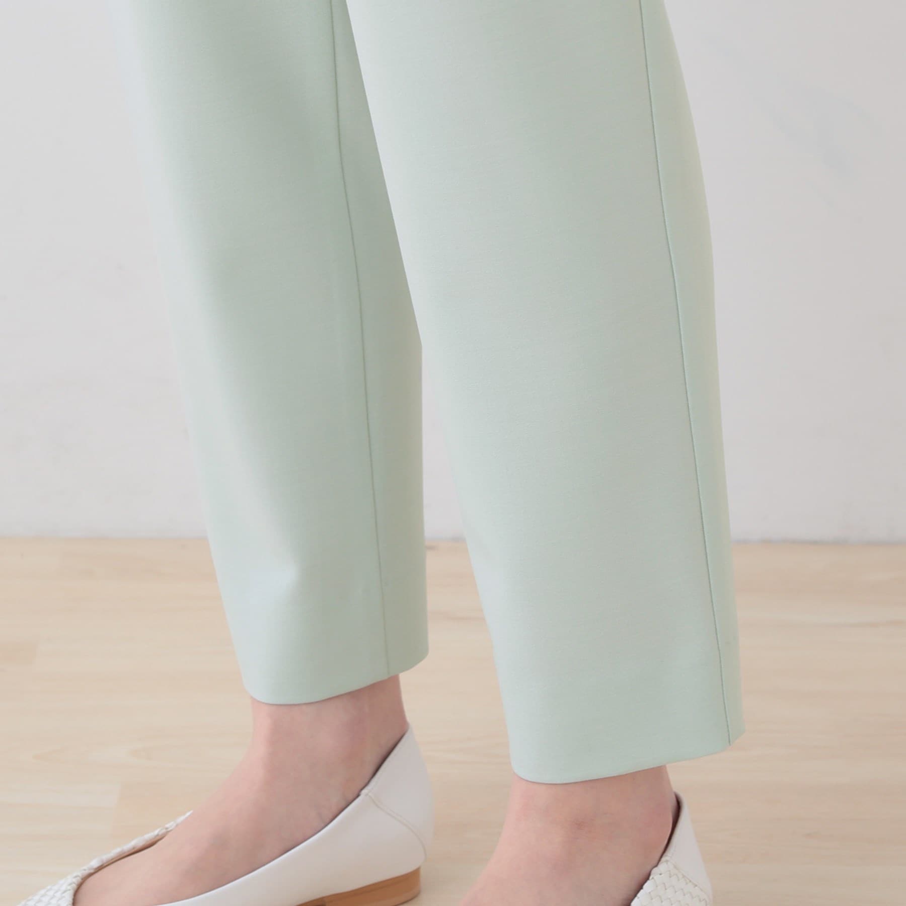 インディヴィ INDIVI 【洗える／ストレッチ】タックテーパードパンツ （ライトベージュ(051)） ライトベージュ(051)