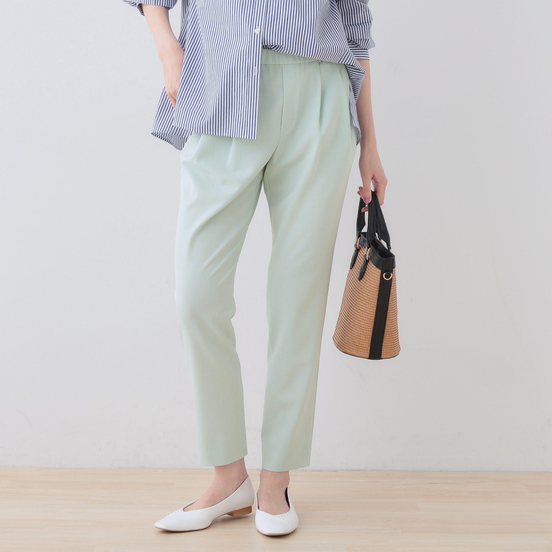 インディヴィ INDIVI 【洗える／ストレッチ】タックテーパードパンツ （ライトベージュ(051)） ライトベージュ(051)