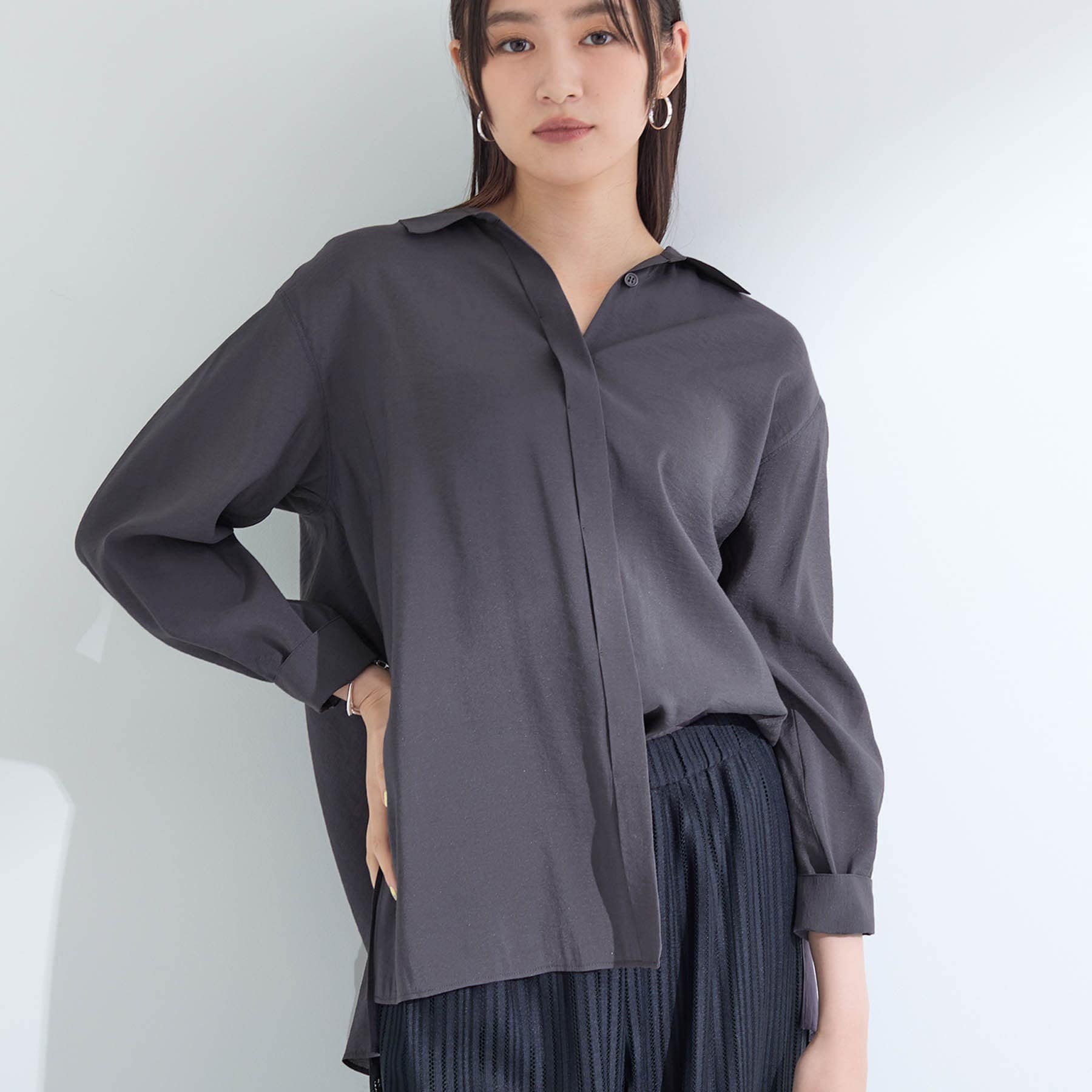 インディヴィ INDIVI 【体型カバー／清涼感】シアーオーバーシャツ （チャコールグレー(013)） チャコールグレー(013)