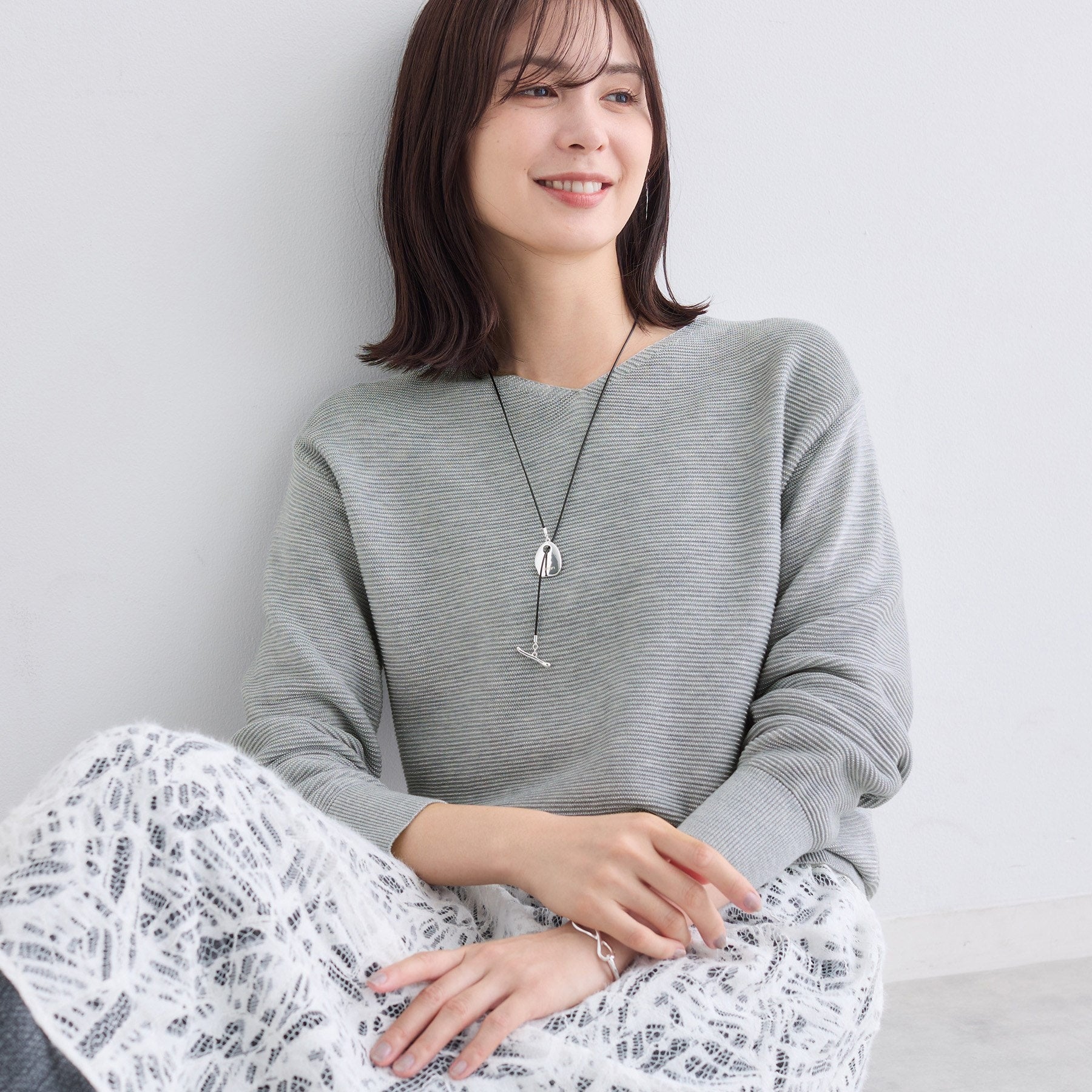 インディヴィ INDIVI 【ウール混ラメ素材】Vネック煌めきニット （オフホワイト(003)） オフホワイト(003)