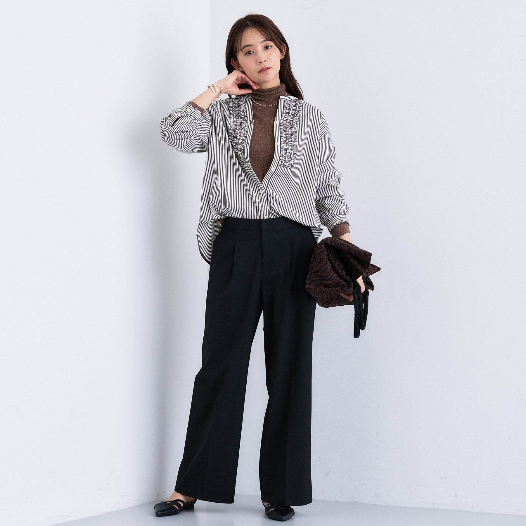 インディヴィ INDIVI 【洗える】胸元タックフリル長袖ブラウス （ブルー(393)） ブルー(393)