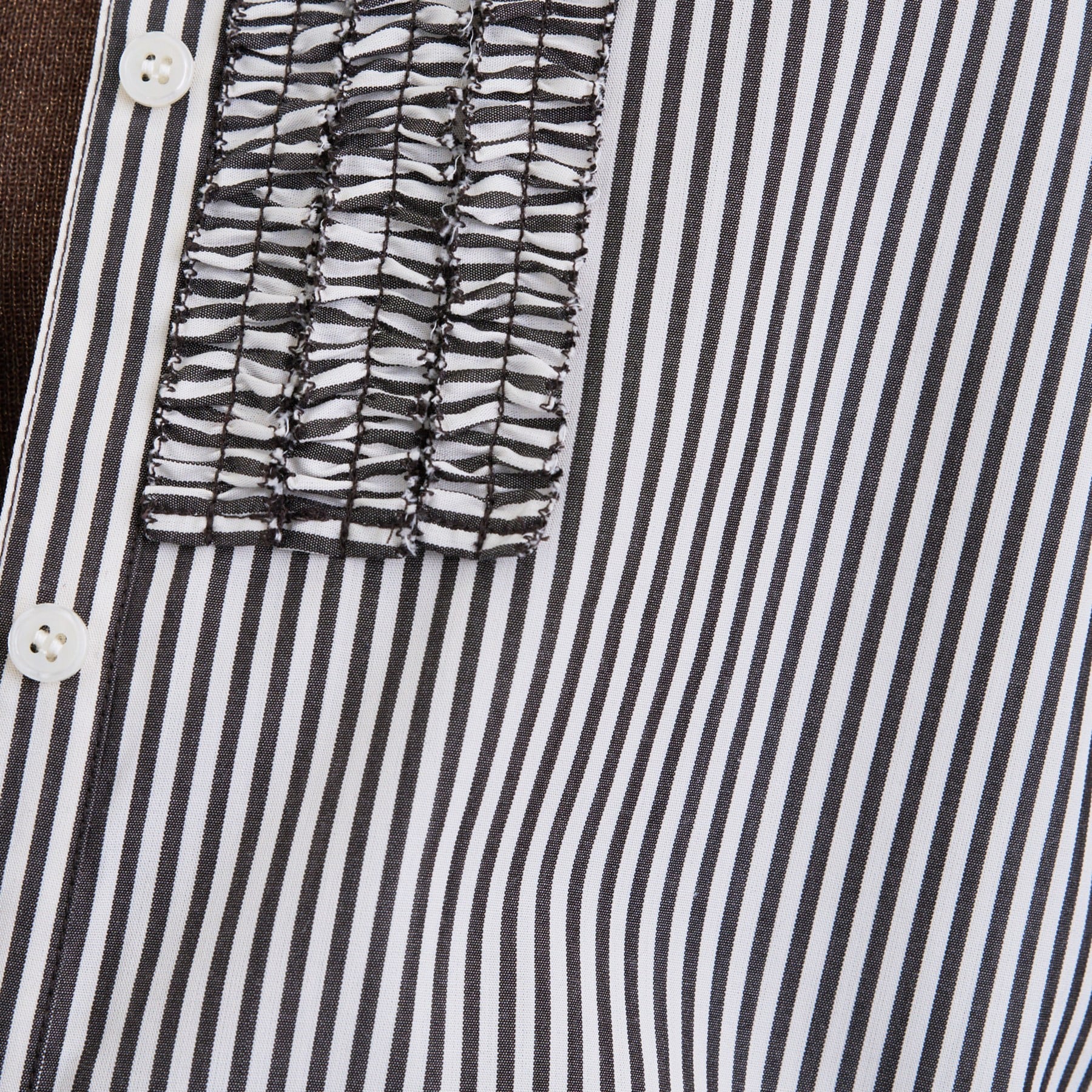 インディヴィ INDIVI 【洗える】胸元タックフリル長袖ブラウス （ブルー(393)） ブルー(393)