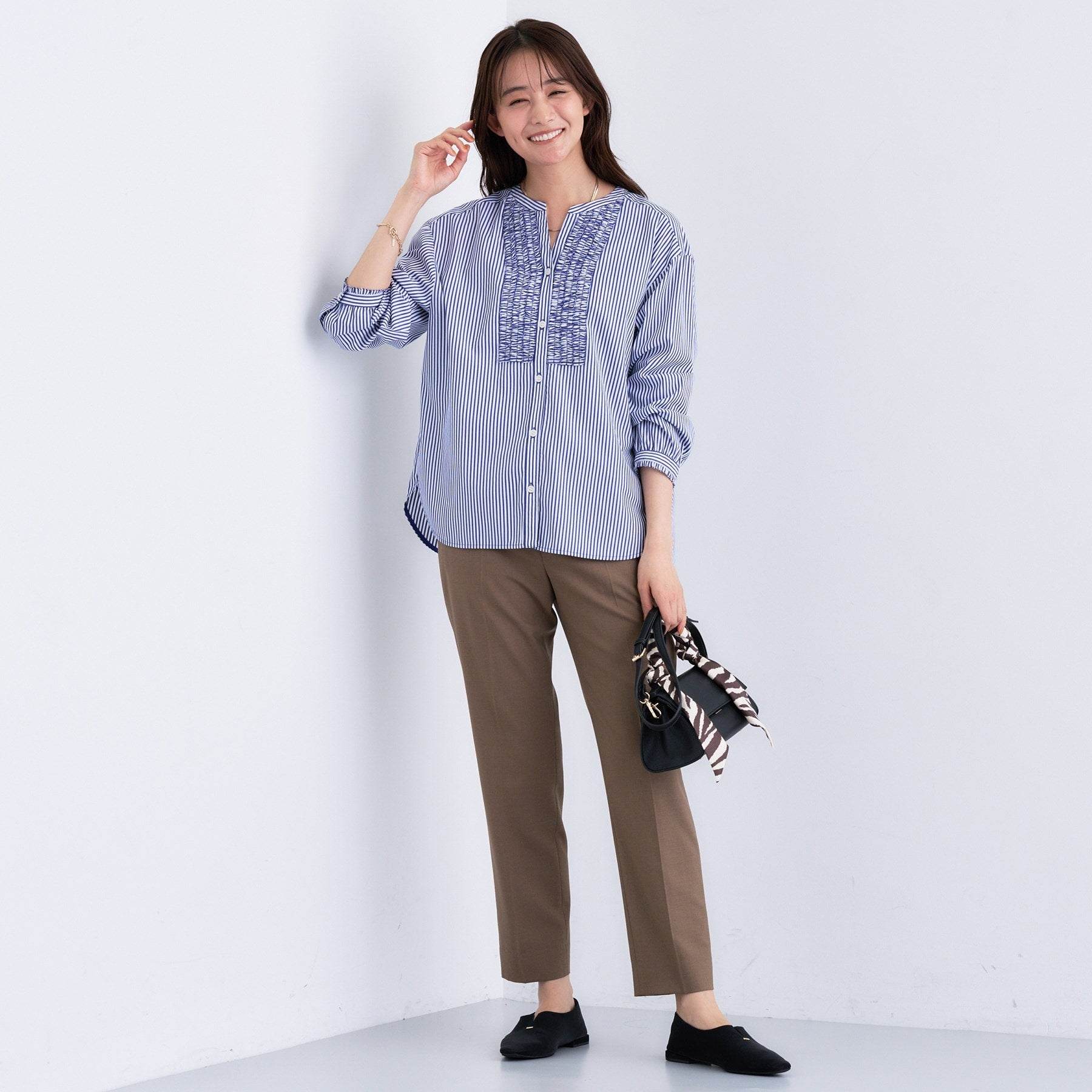 インディヴィ INDIVI 【洗える】胸元タックフリル長袖ブラウス （ブルー(393)） ブルー(393)