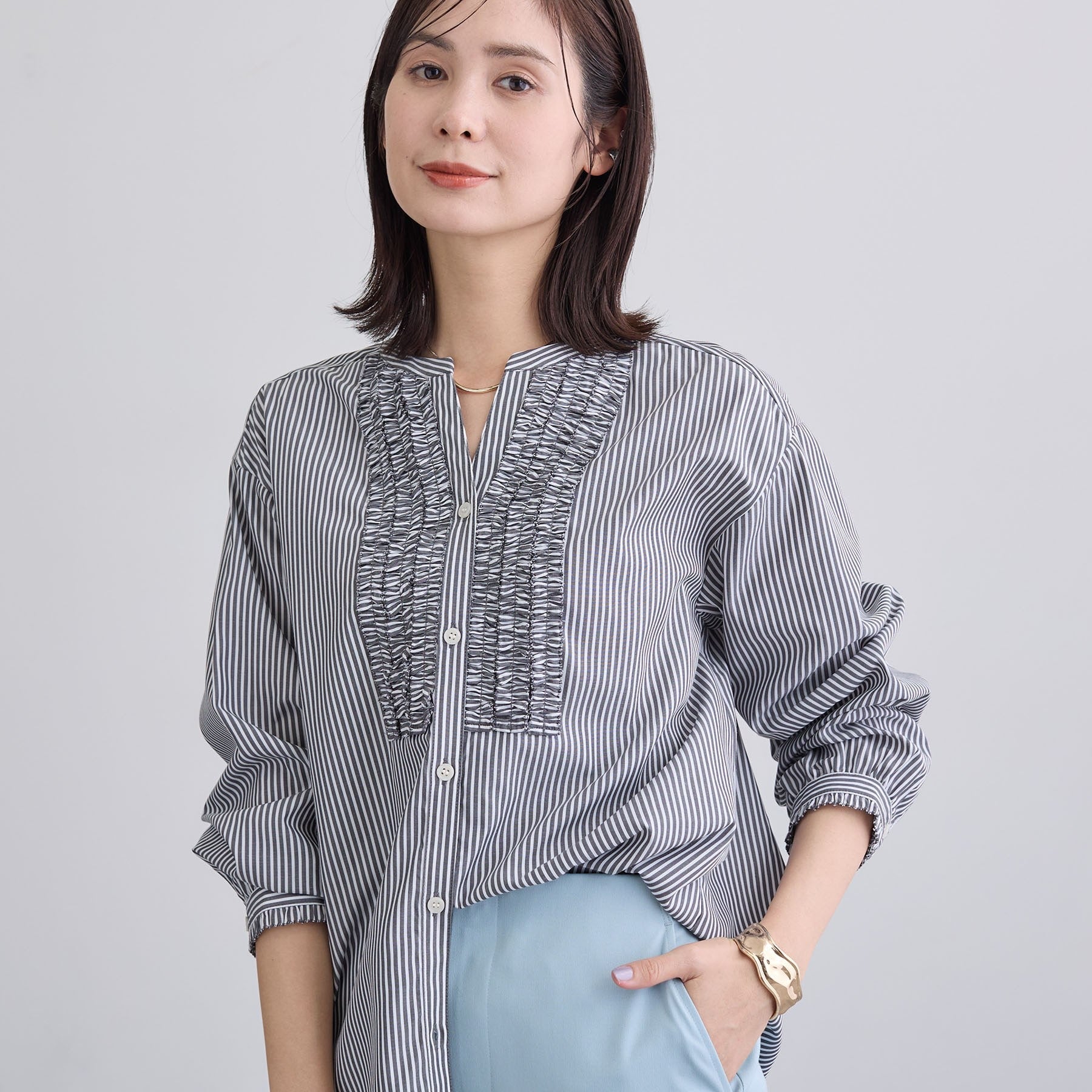 インディヴィ INDIVI 【洗える】胸元タックフリル長袖ブラウス （ブルー(393)） ブルー(393)