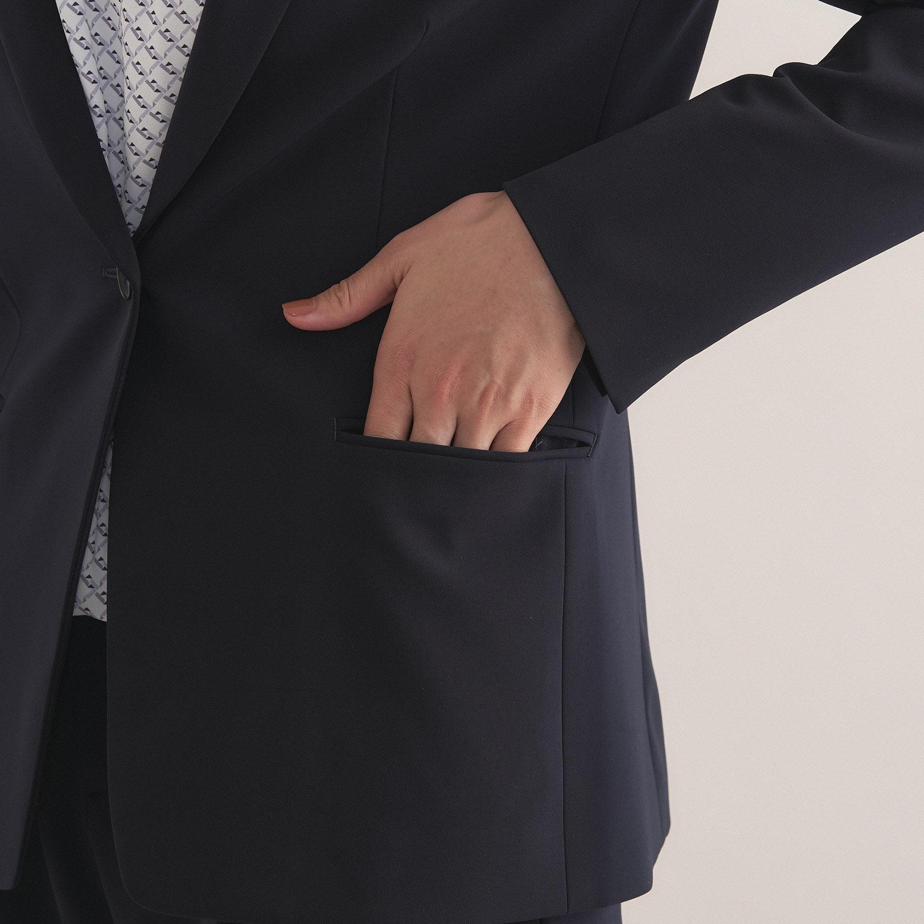 インディヴィ INDIVI 【通勤スーツ／洗える】ストレッチテーラードカラージャケット （ブラック(019)） ブラック(019)