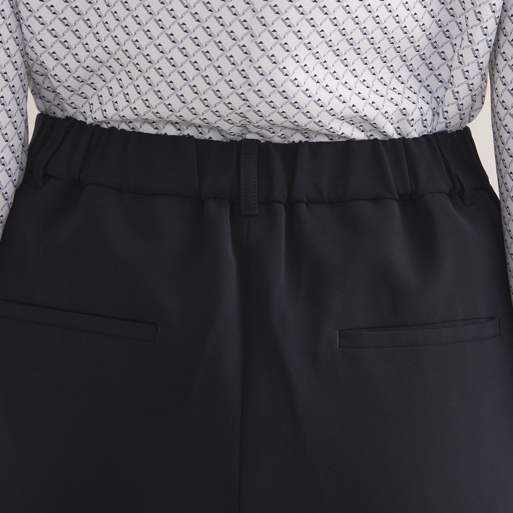 インディヴィ INDIVI 【通勤スーツ／洗える】ストレッチタックテーパードパンツ （ブラック(019)） ブラック(019)