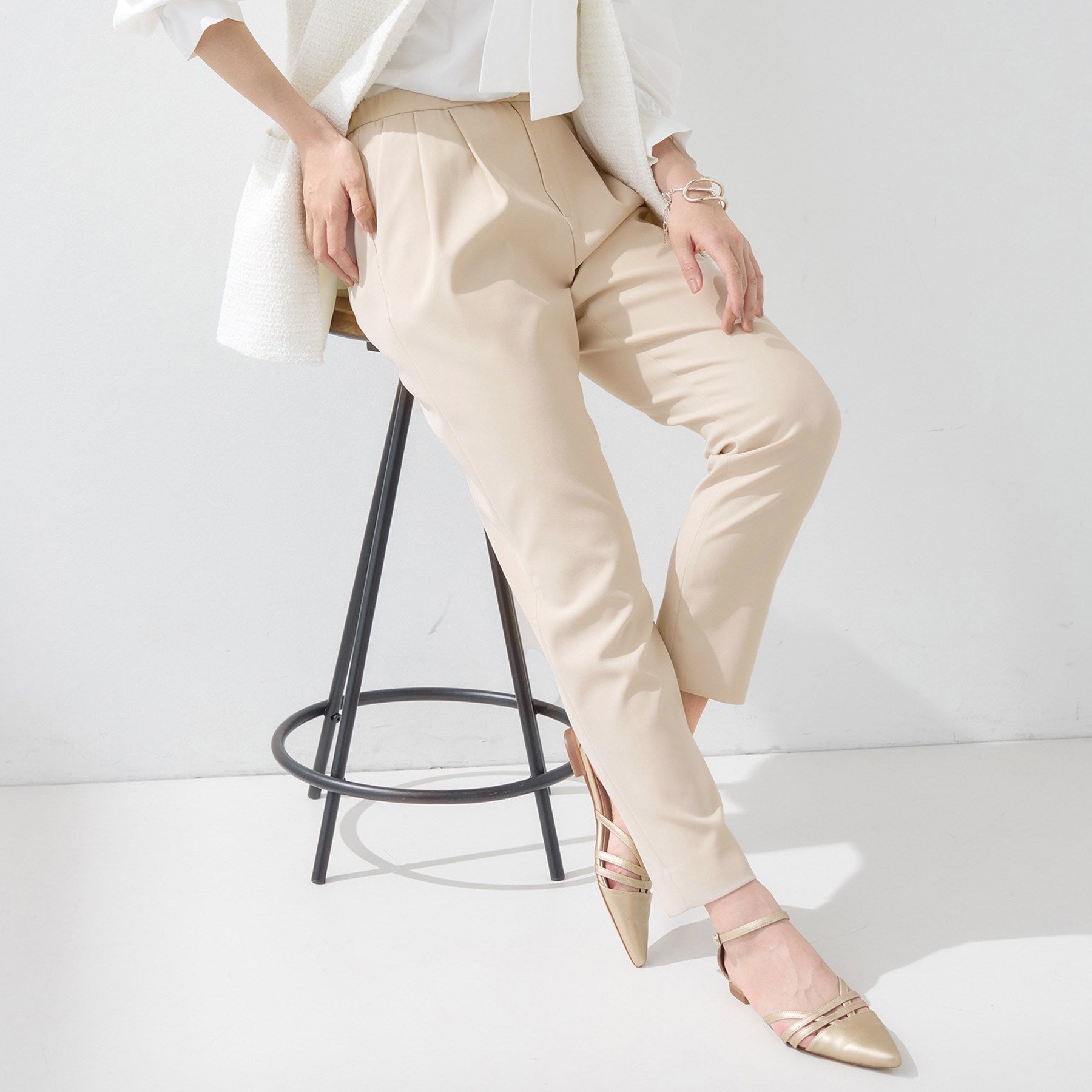 インディヴィ INDIVI 【褒められパンツ／高ストレッチ】タックテーパードパンツ （ホワイト(001)） ホワイト(001)