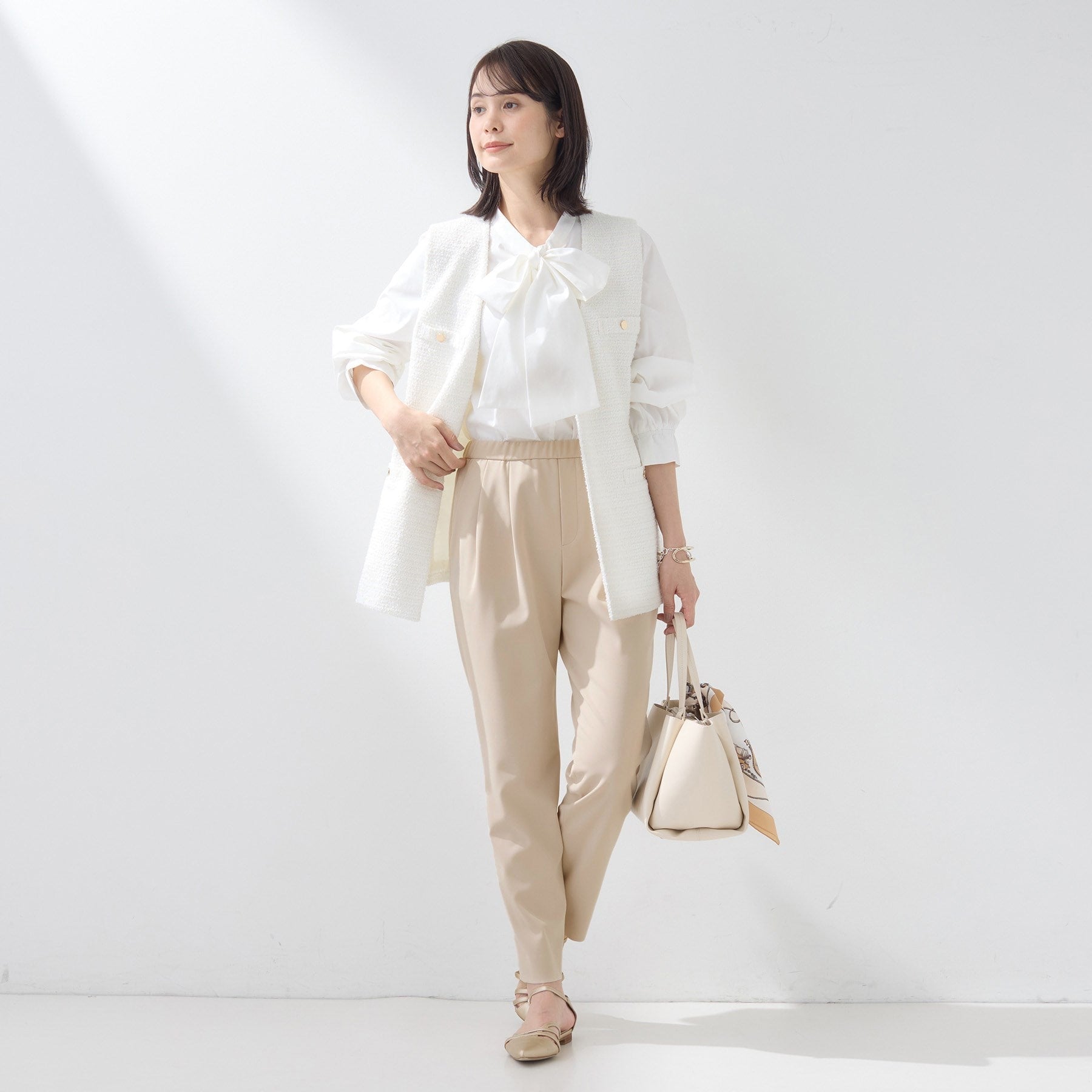 インディヴィ INDIVI 【褒められパンツ／高ストレッチ】タックテーパードパンツ （ホワイト(001)） ホワイト(001)