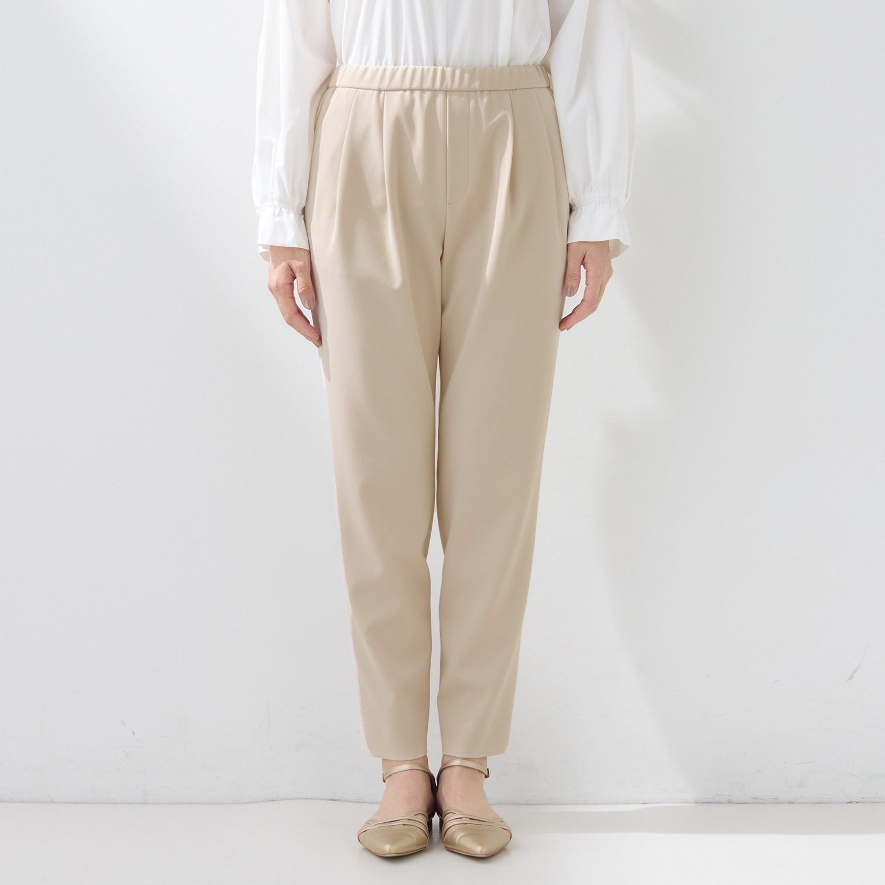 インディヴィ INDIVI 【褒められパンツ／高ストレッチ】タックテーパードパンツ （ホワイト(001)） ホワイト(001)