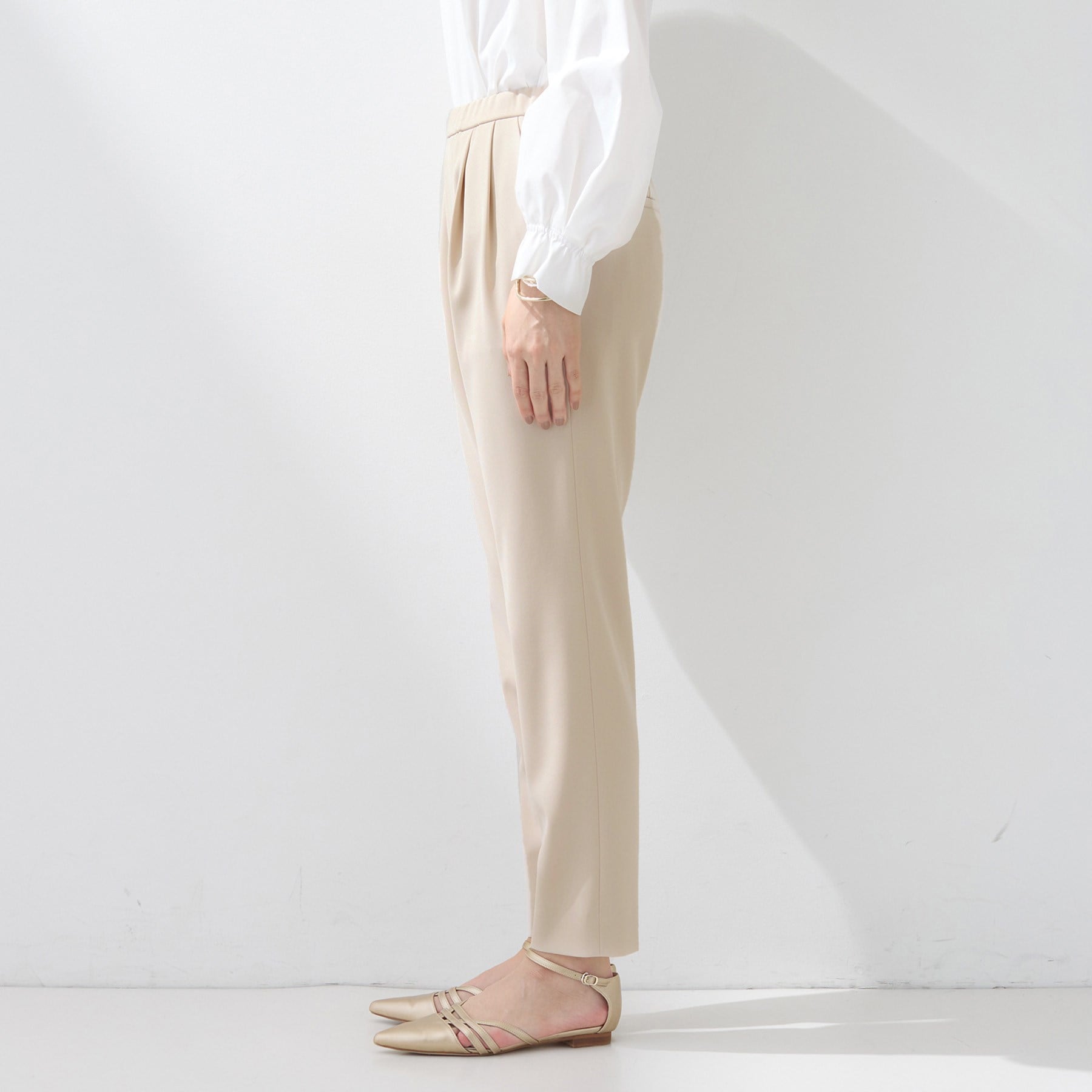 インディヴィ INDIVI 【褒められパンツ／高ストレッチ】タックテーパードパンツ （ホワイト(001)） ホワイト(001)