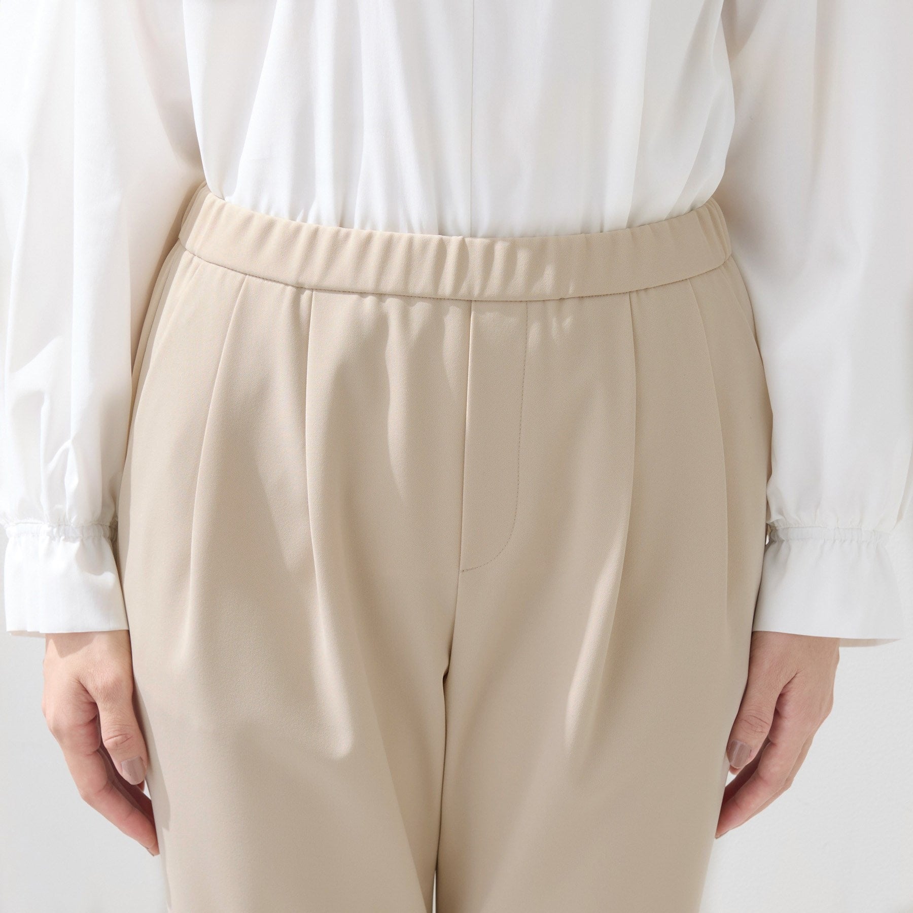 インディヴィ INDIVI 【褒められパンツ／高ストレッチ】タックテーパードパンツ （ホワイト(001)） ホワイト(001)