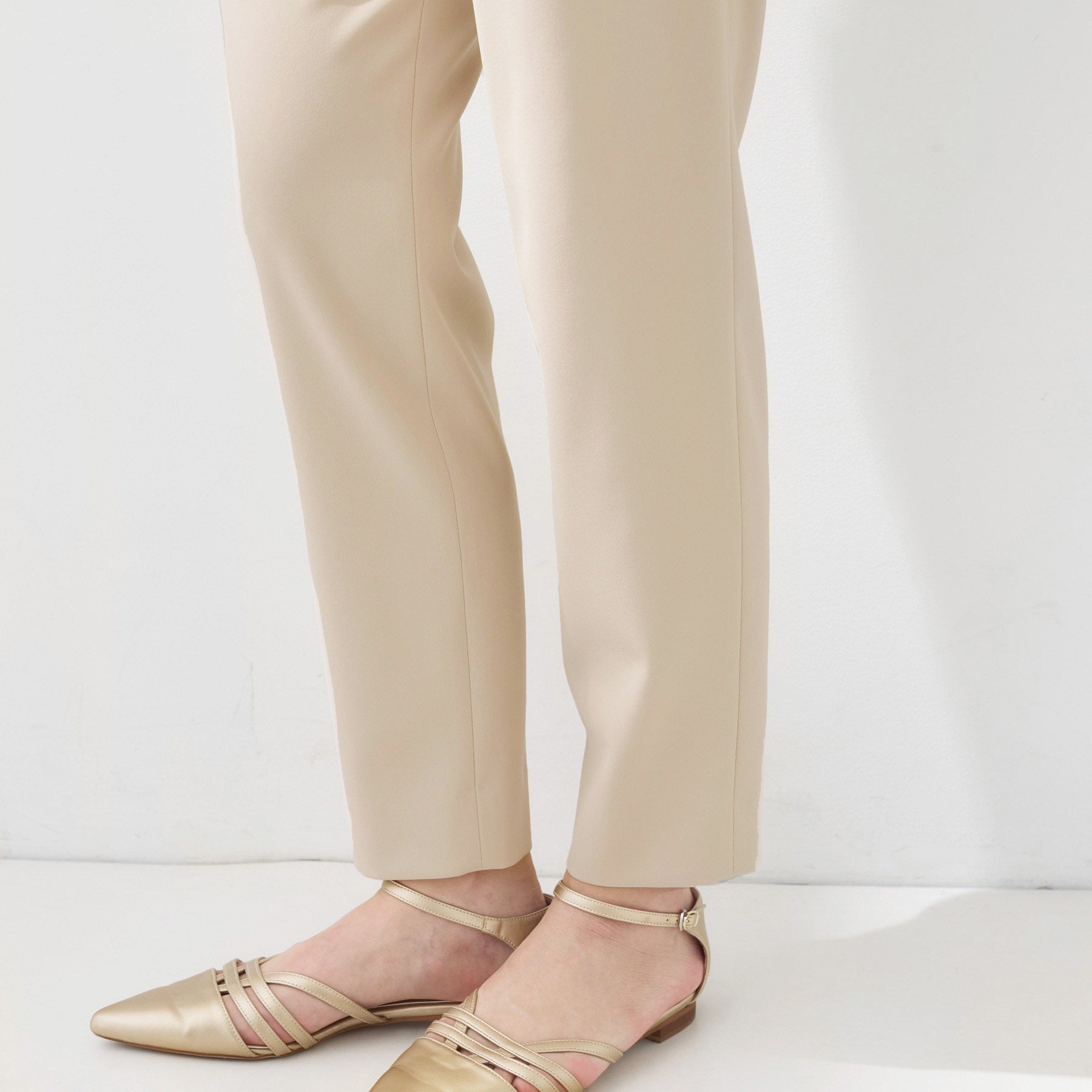 インディヴィ INDIVI 【褒められパンツ／高ストレッチ】タックテーパードパンツ （ホワイト(001)） ホワイト(001)