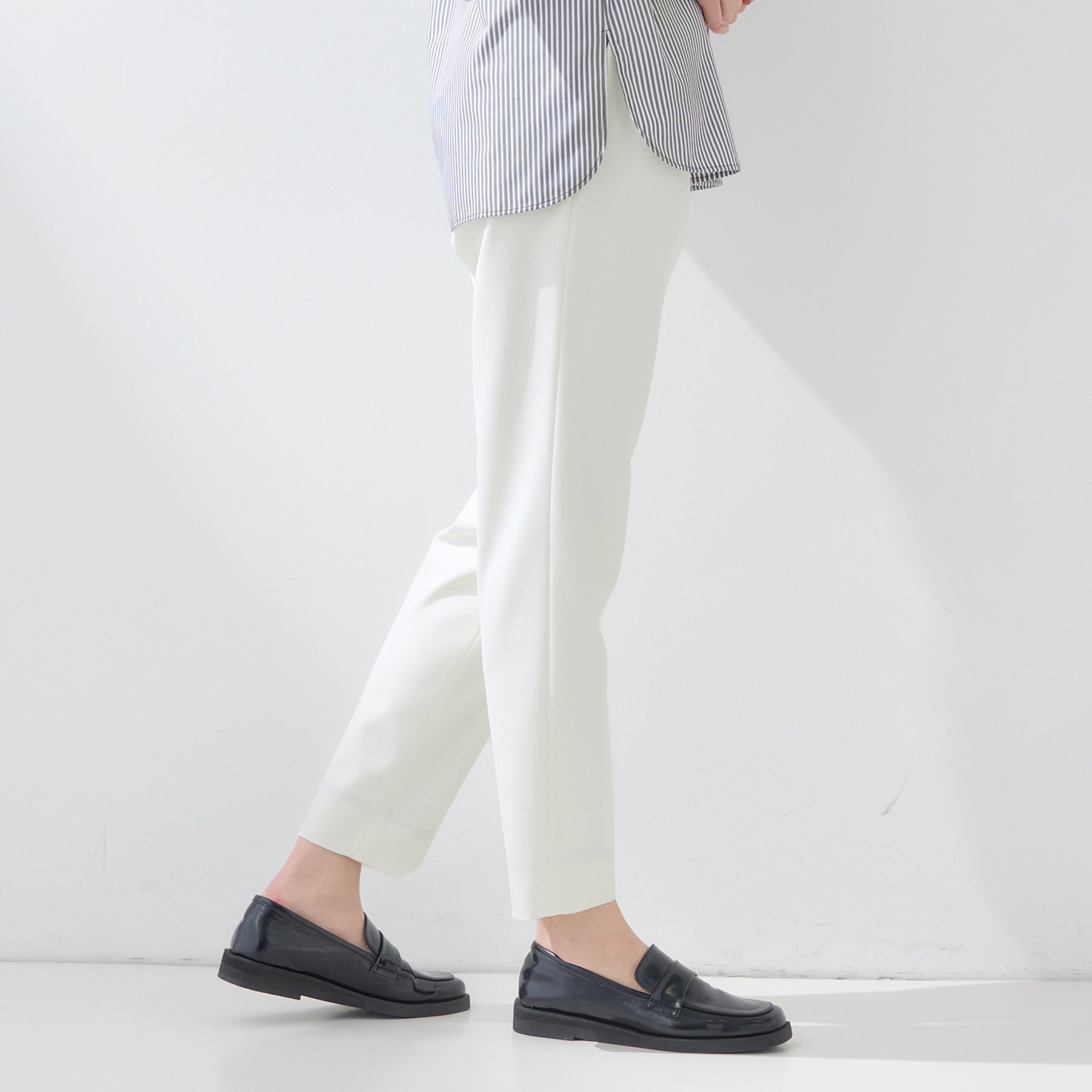 インディヴィ INDIVI 【褒められパンツ／高ストレッチ】タックテーパードパンツ （ホワイト(001)） ホワイト(001)