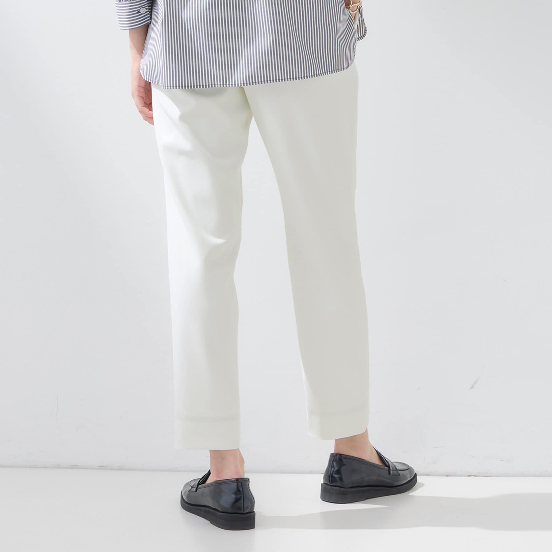 インディヴィ INDIVI 【褒められパンツ／高ストレッチ】タックテーパードパンツ （ホワイト(001)） ホワイト(001)
