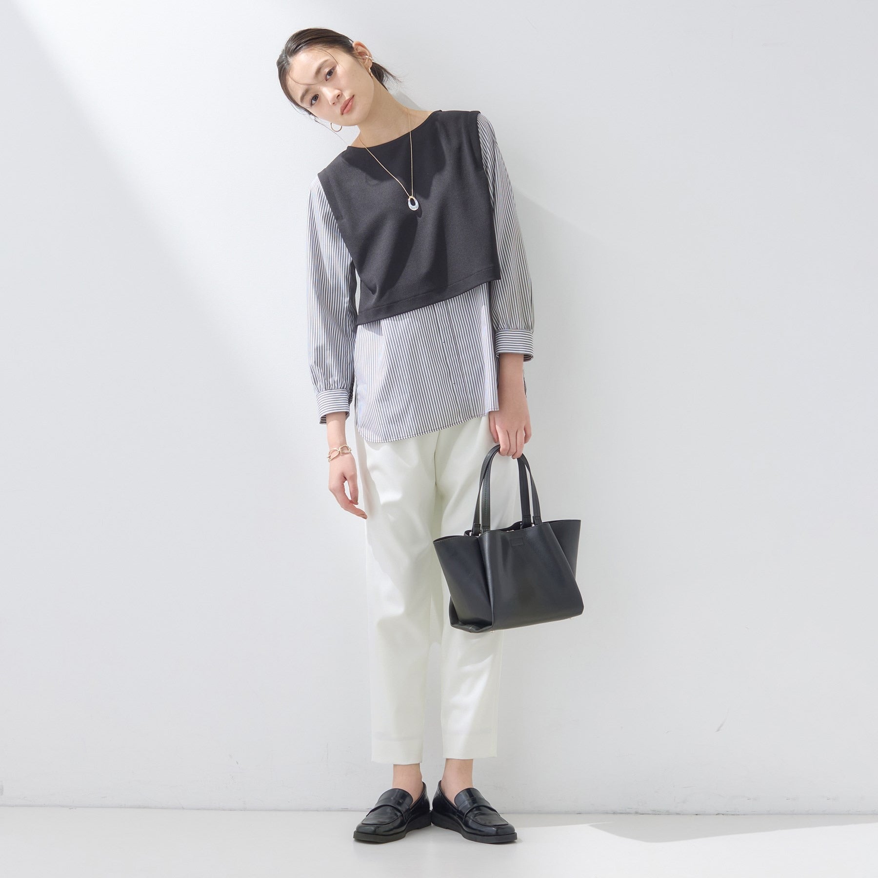 インディヴィ INDIVI 【褒められパンツ／高ストレッチ】タックテーパードパンツ （ホワイト(001)） ホワイト(001)