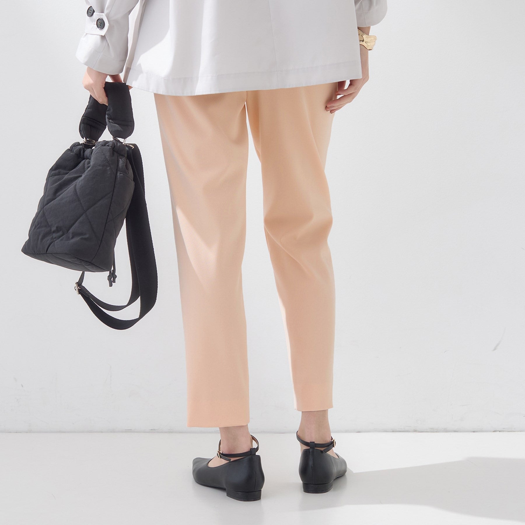 インディヴィ INDIVI 【褒められパンツ／高ストレッチ】タックテーパードパンツ （ホワイト(001)） ホワイト(001)