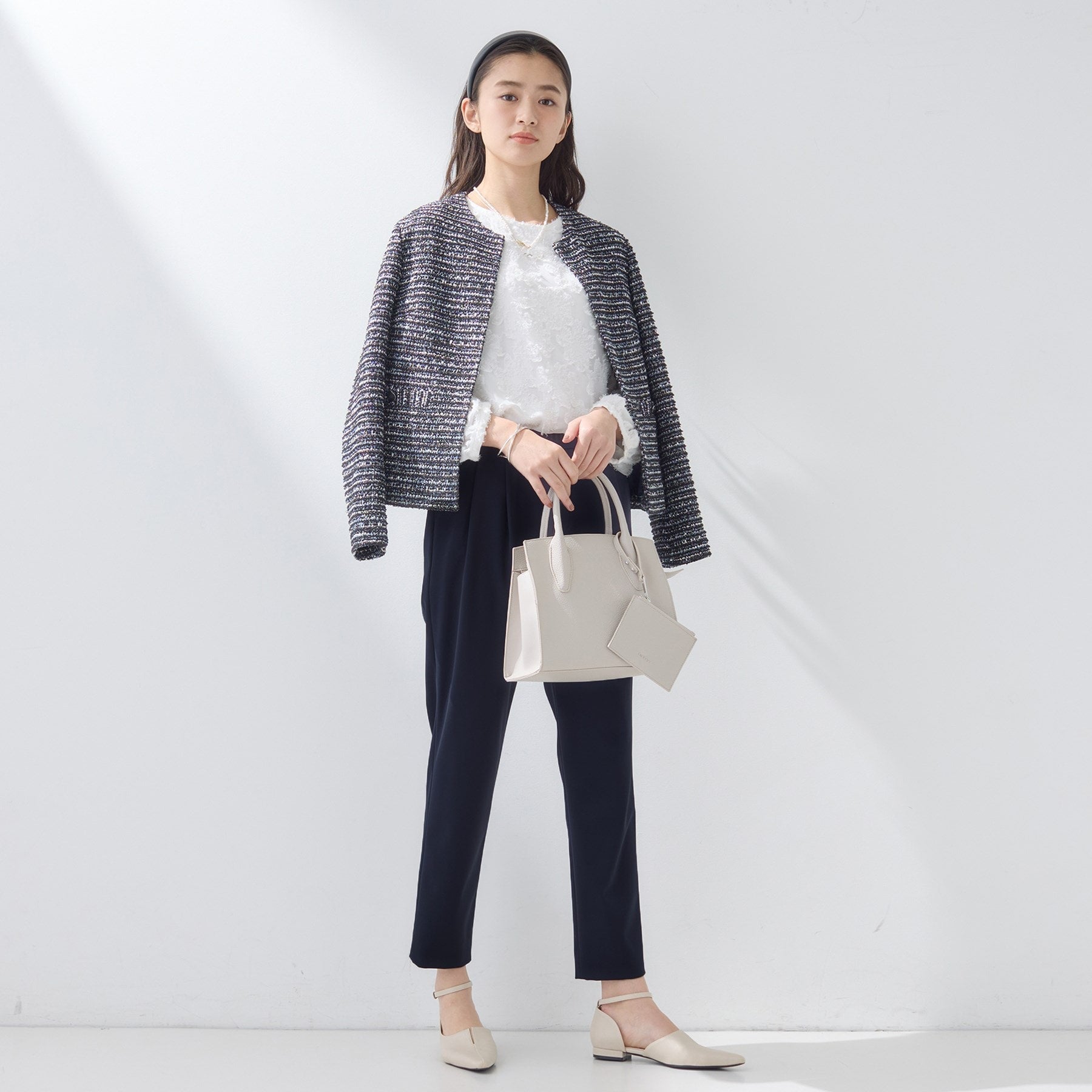 インディヴィ INDIVI 【褒められパンツ／高ストレッチ】タックテーパードパンツ （ホワイト(001)） ホワイト(001)