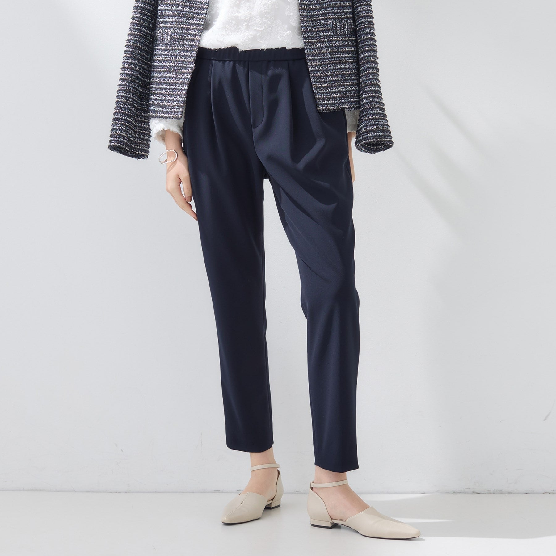 インディヴィ INDIVI 【褒められパンツ／高ストレッチ】タックテーパードパンツ （ホワイト(001)） ホワイト(001)