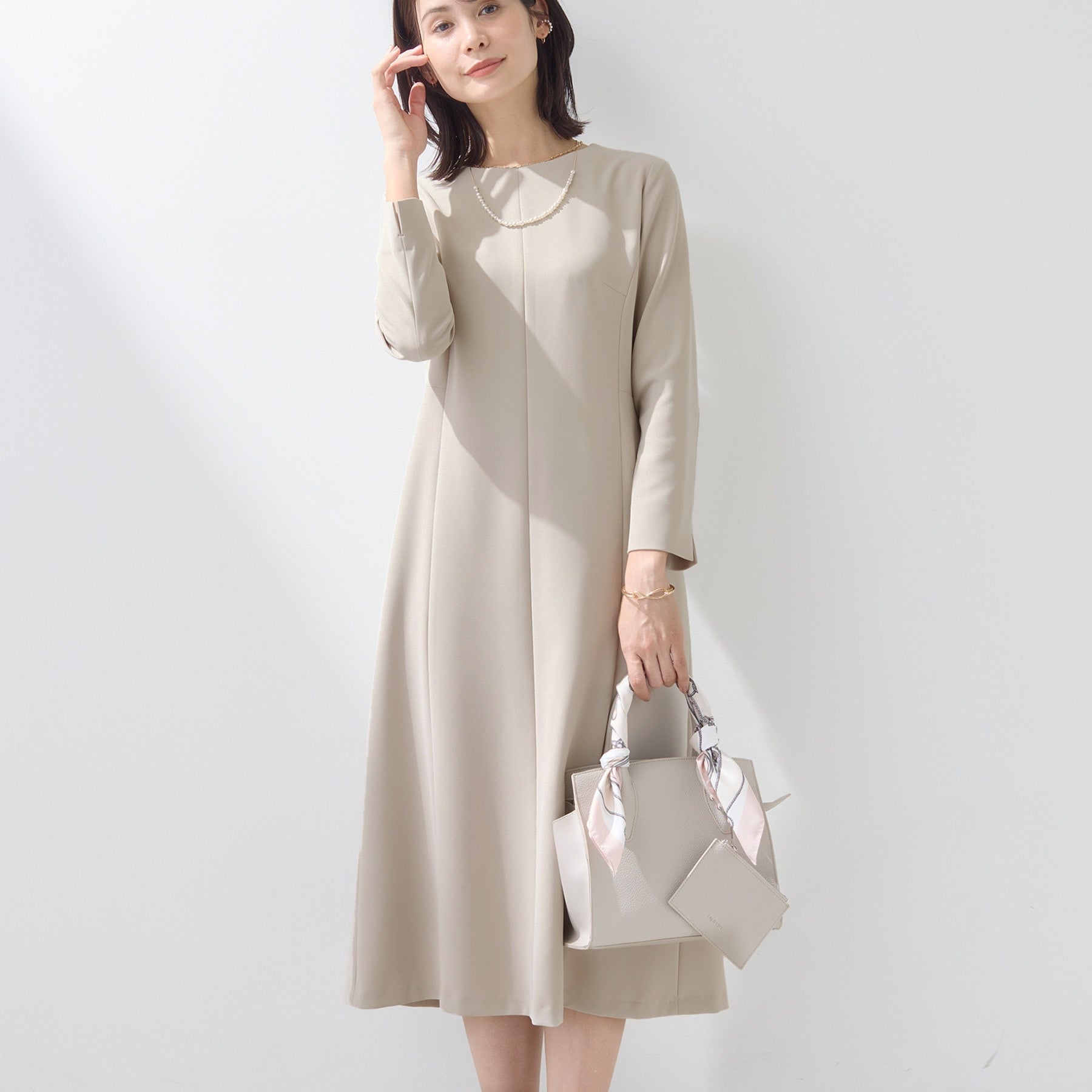 インディヴィ INDIVI 【上品光沢／セレモニー／SETUP可能】スタイルUPワンピース （ベージュ(652)） ベージュ(652)