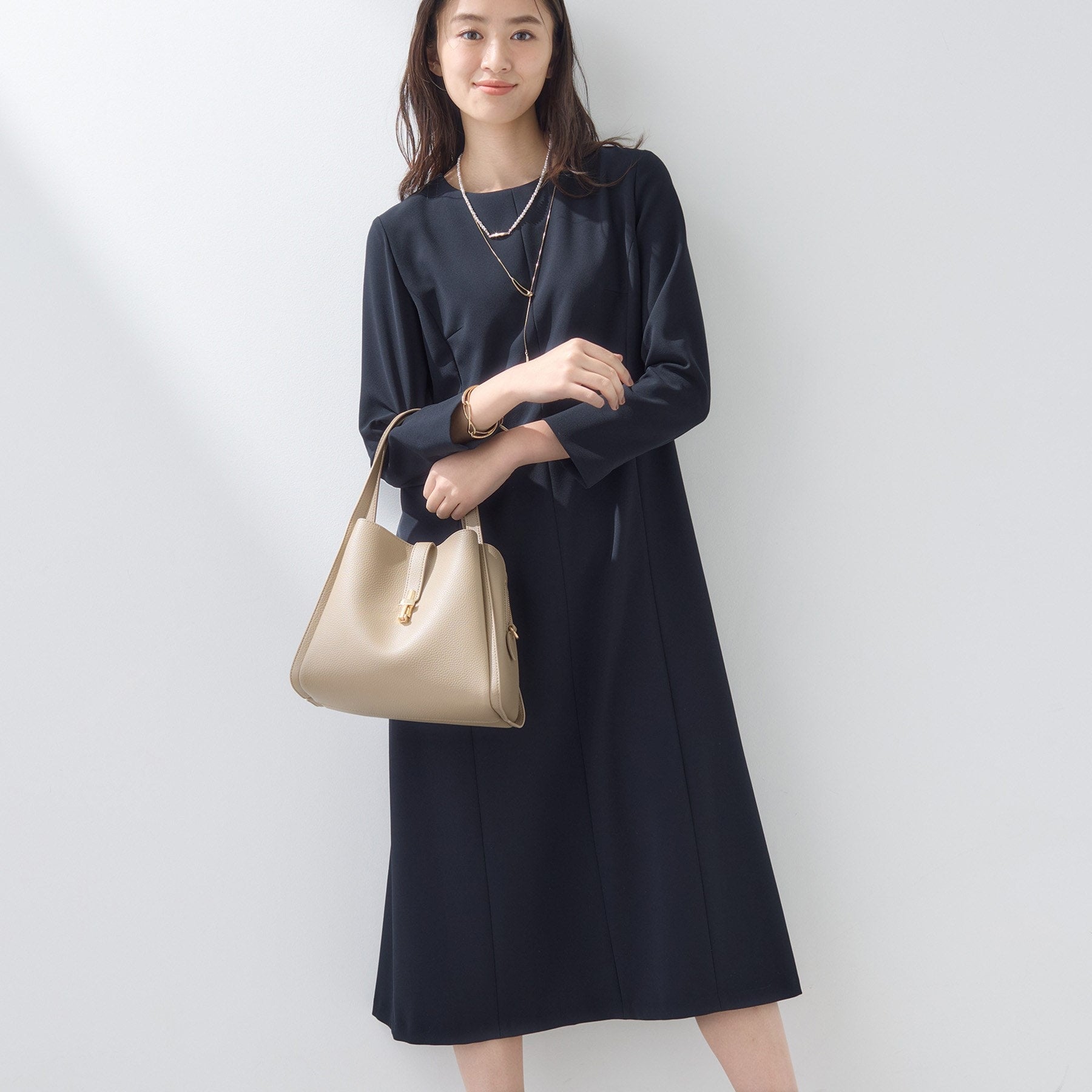 インディヴィ INDIVI 【上品光沢／セレモニー／SETUP可能】スタイルUPワンピース （ベージュ(652)） ベージュ(652)