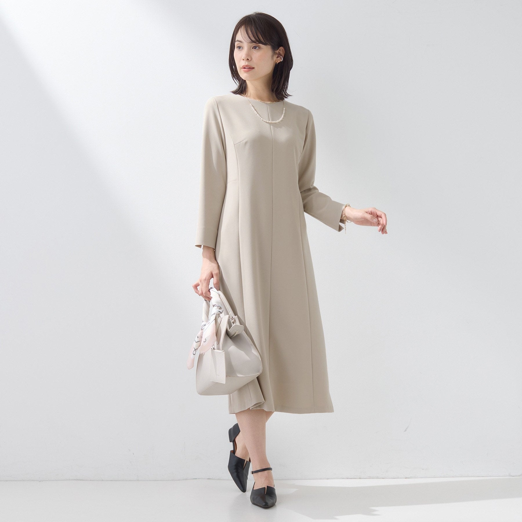 インディヴィ INDIVI 【上品光沢／セレモニー／SETUP可能】スタイルUPワンピース （ベージュ(652)） ベージュ(652)