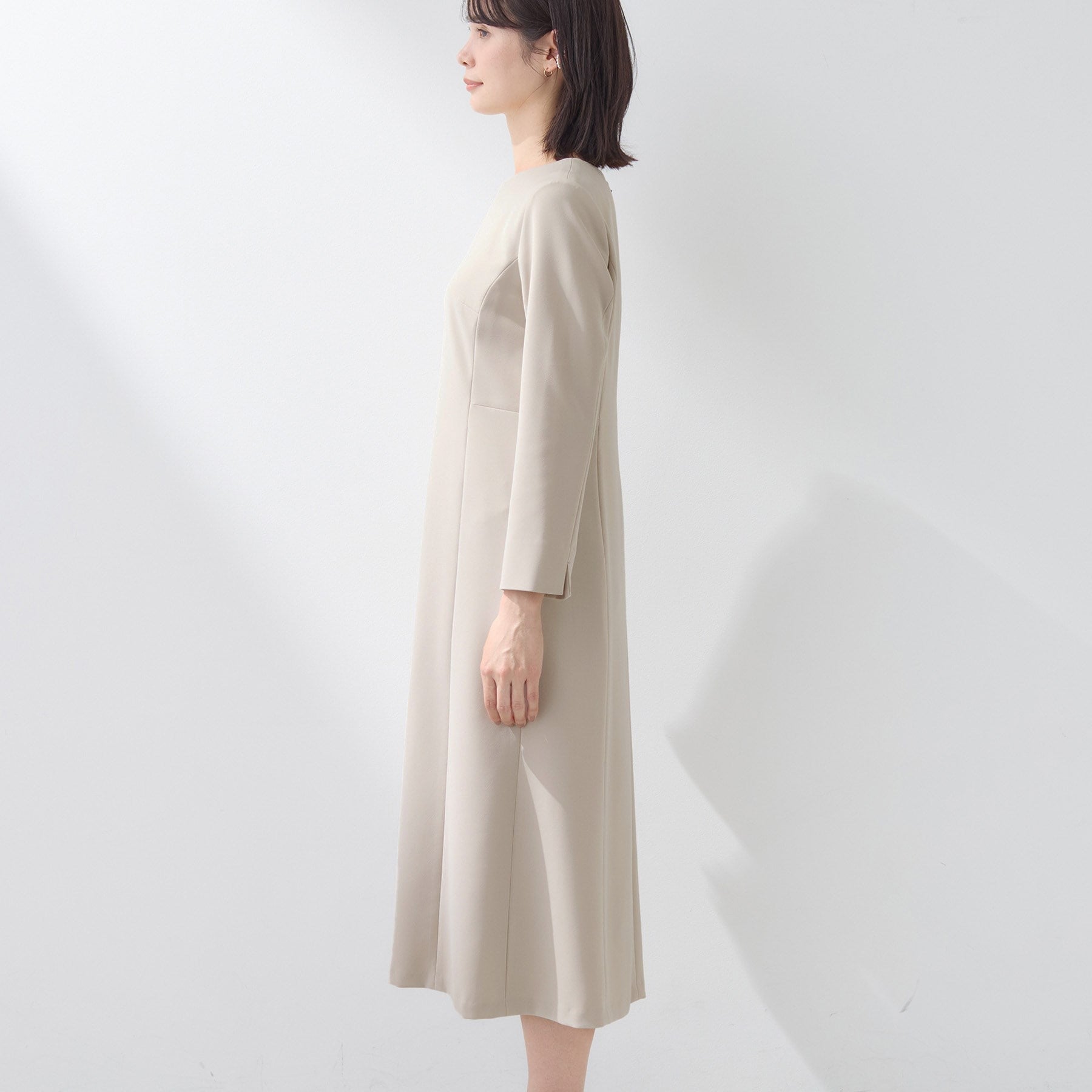 インディヴィ INDIVI 【上品光沢／セレモニー／SETUP可能】スタイルUPワンピース （ベージュ(652)） ベージュ(652)