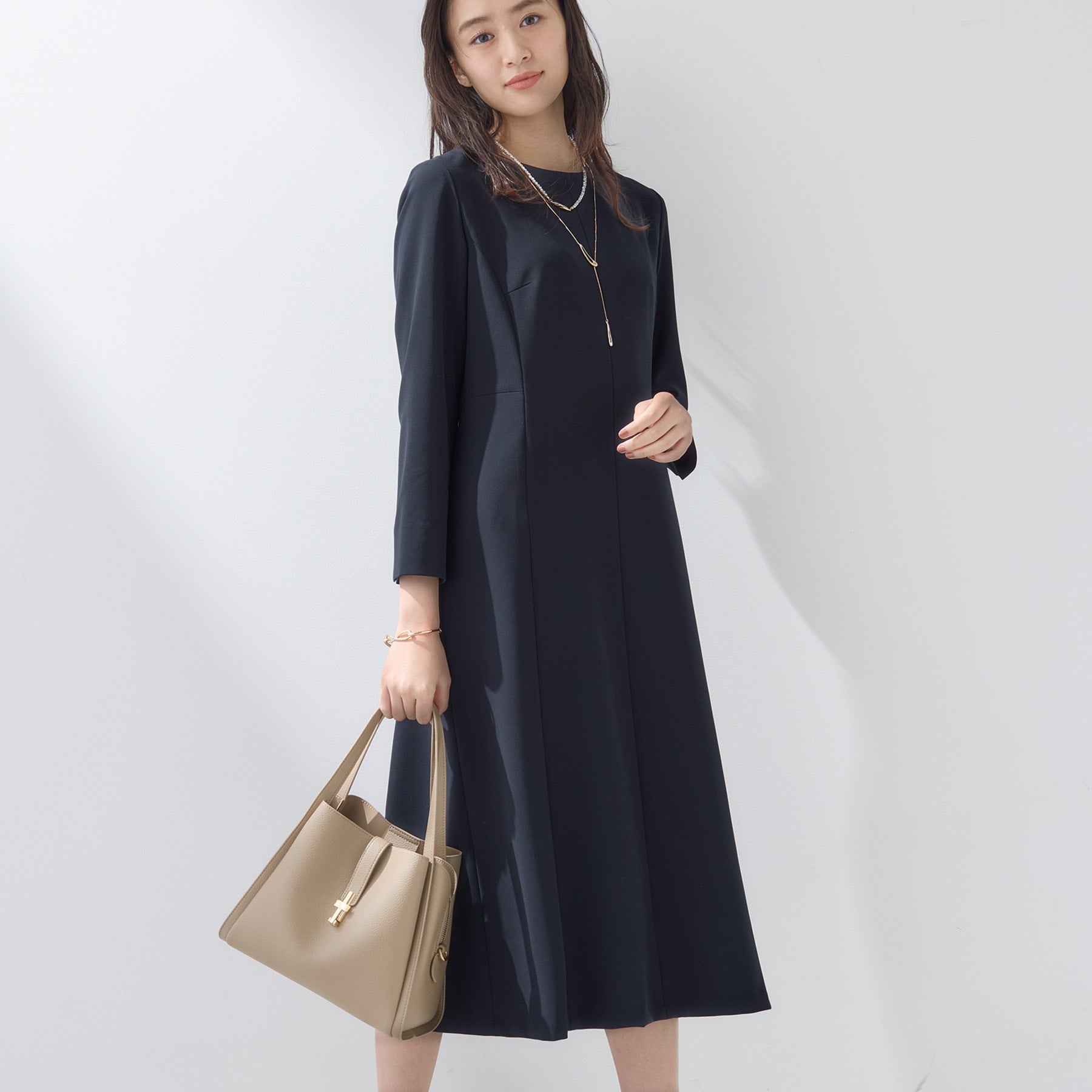 インディヴィ INDIVI 【上品光沢／セレモニー／SETUP可能】スタイルUPワンピース （ベージュ(652)） ベージュ(652)