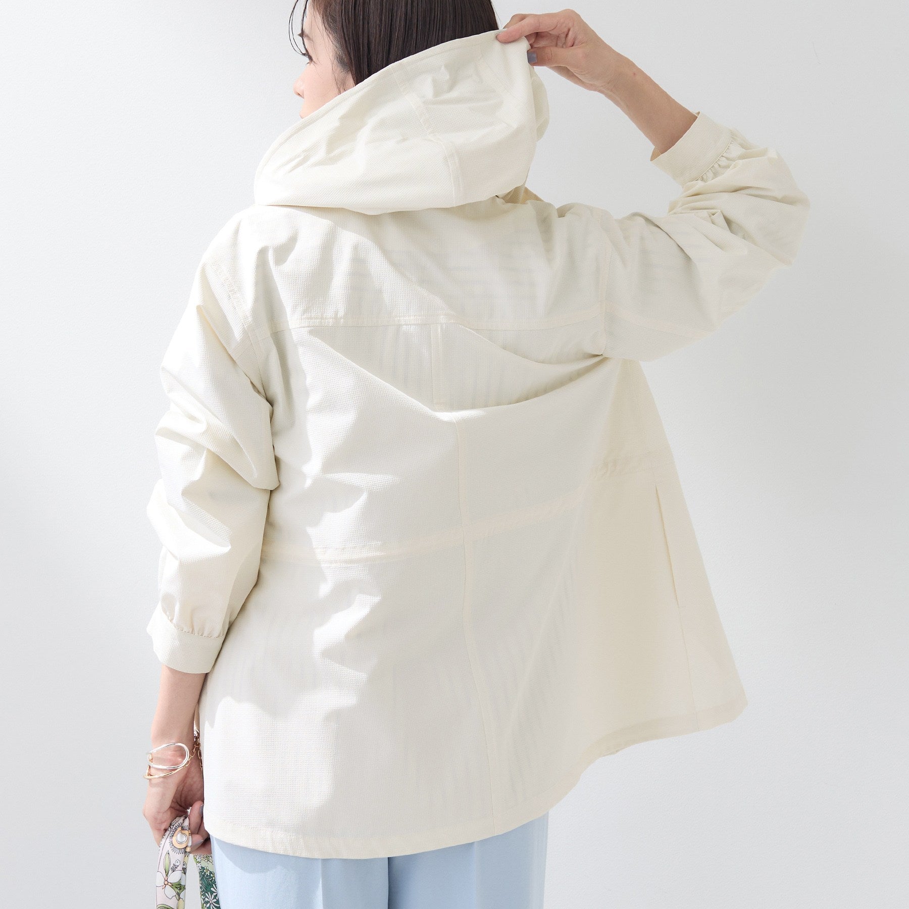 インディヴィ INDIVI 【撥水／フード取外し可】凹凸素材ブルゾン （オフホワイト(003)） オフホワイト(003)