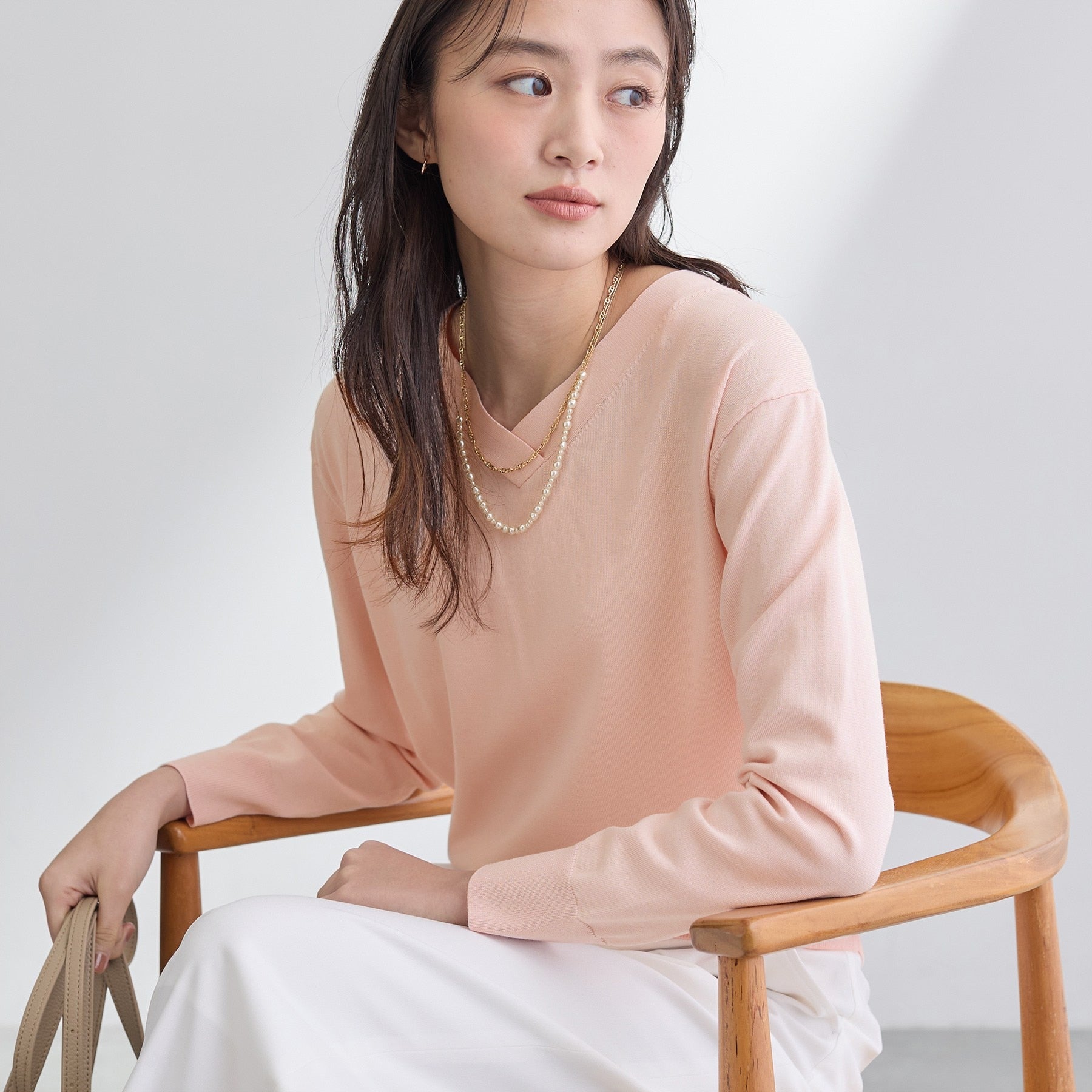 インディヴィ INDIVI 【シルク混】きれいめVネックニット （オレンジピンク(064)） オレンジピンク(064)