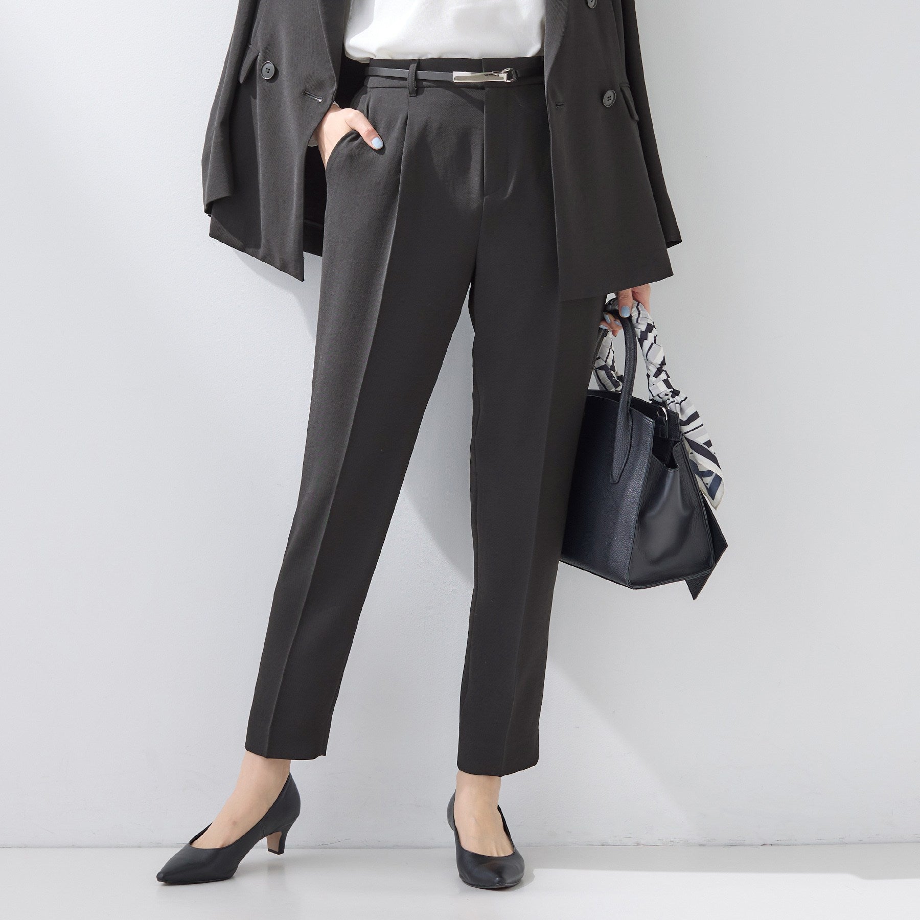 インディヴィ INDIVI 【洗える／UVケア／SETUP可】こなれテーパードパンツ （ブラック(019)） ブラック(019)