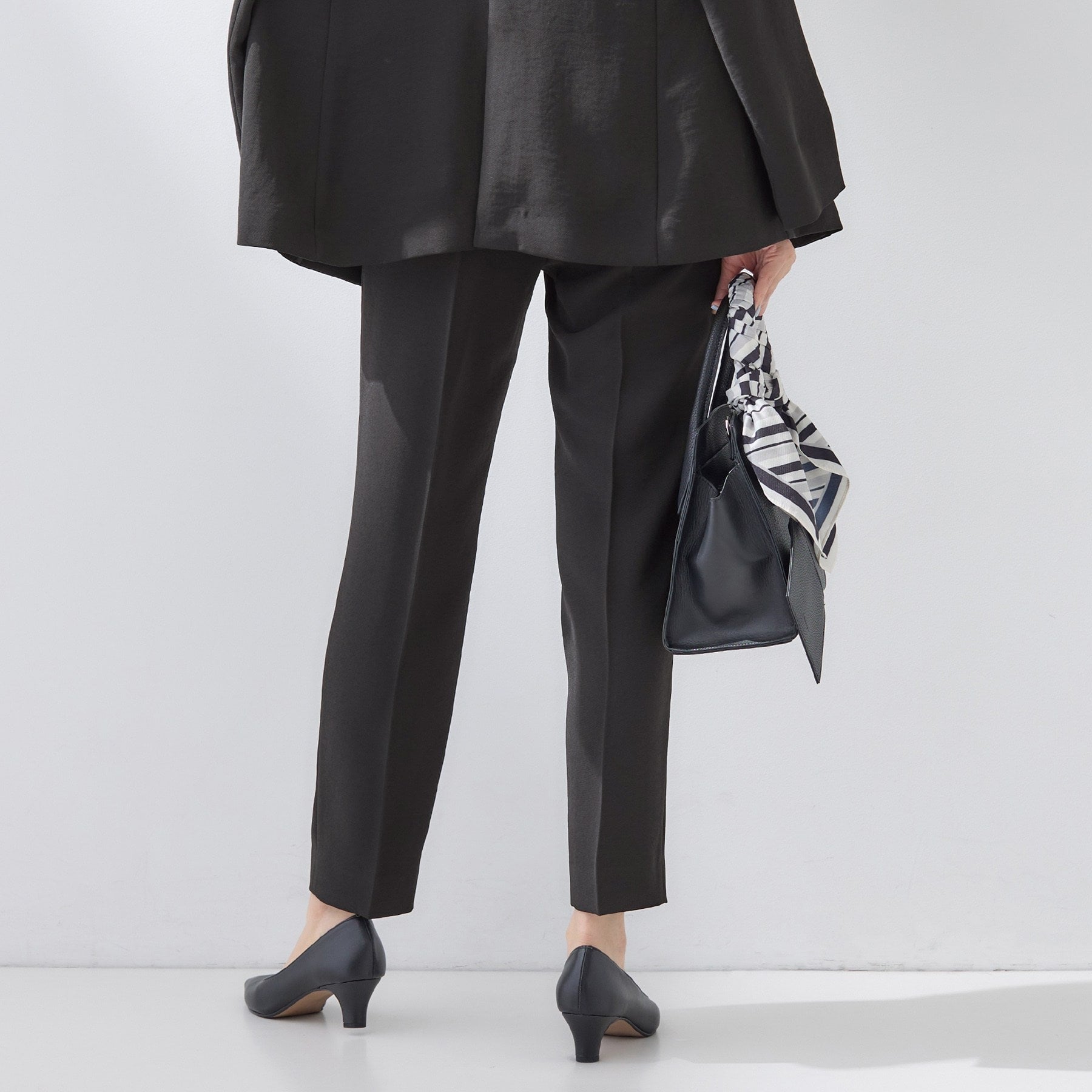 インディヴィ INDIVI 【洗える／UVケア／SETUP可】こなれテーパードパンツ （ブラック(019)） ブラック(019)