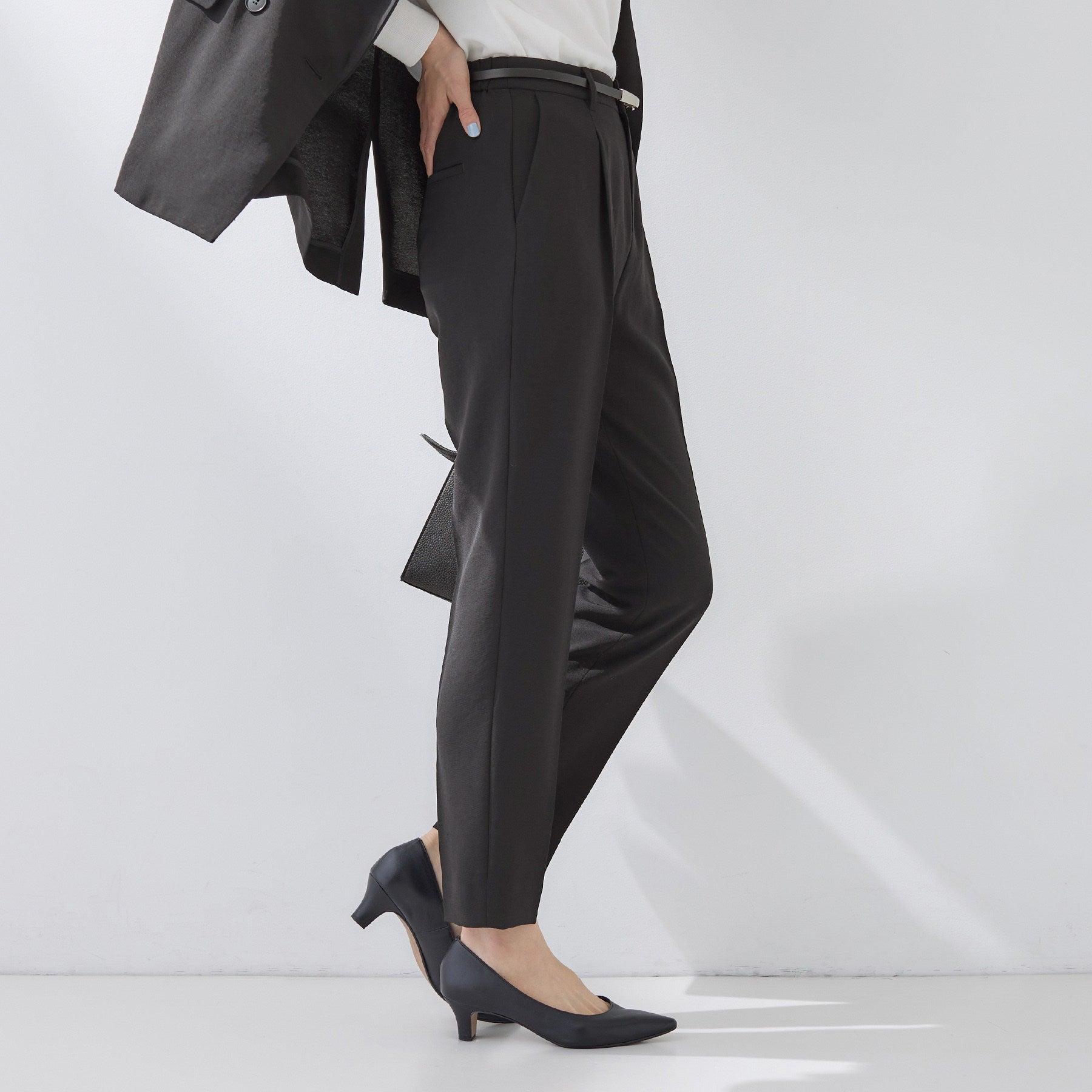 インディヴィ INDIVI 【洗える／UVケア／SETUP可】こなれテーパードパンツ （ブラック(019)） ブラック(019)